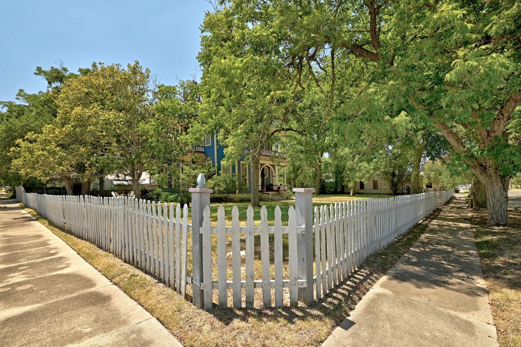 main property photo 34