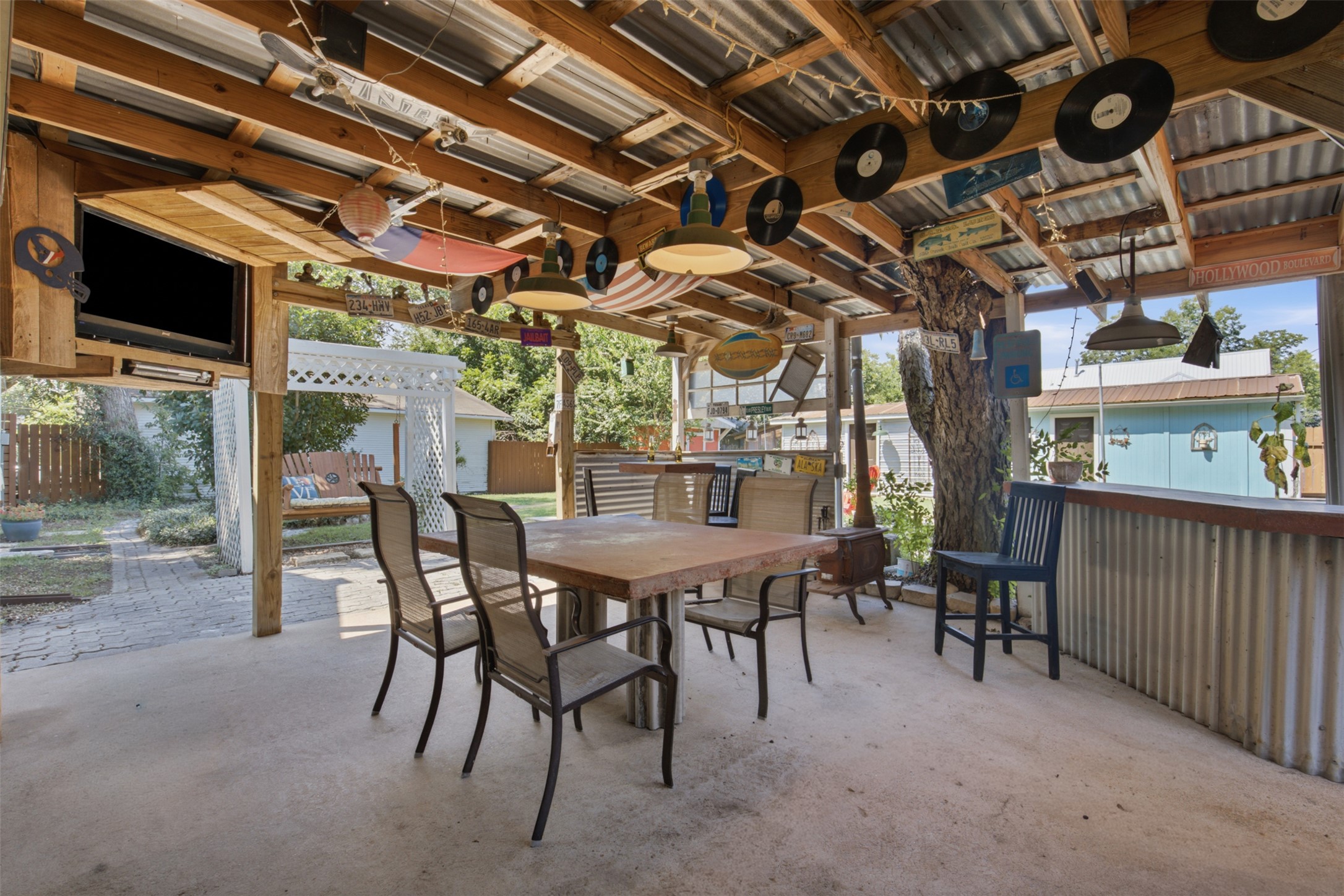 main property photo 30