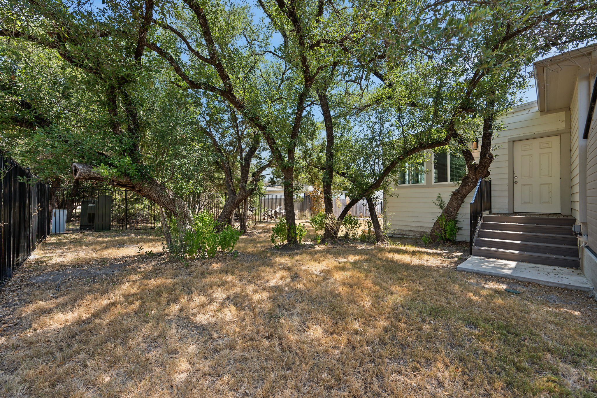main property photo 23