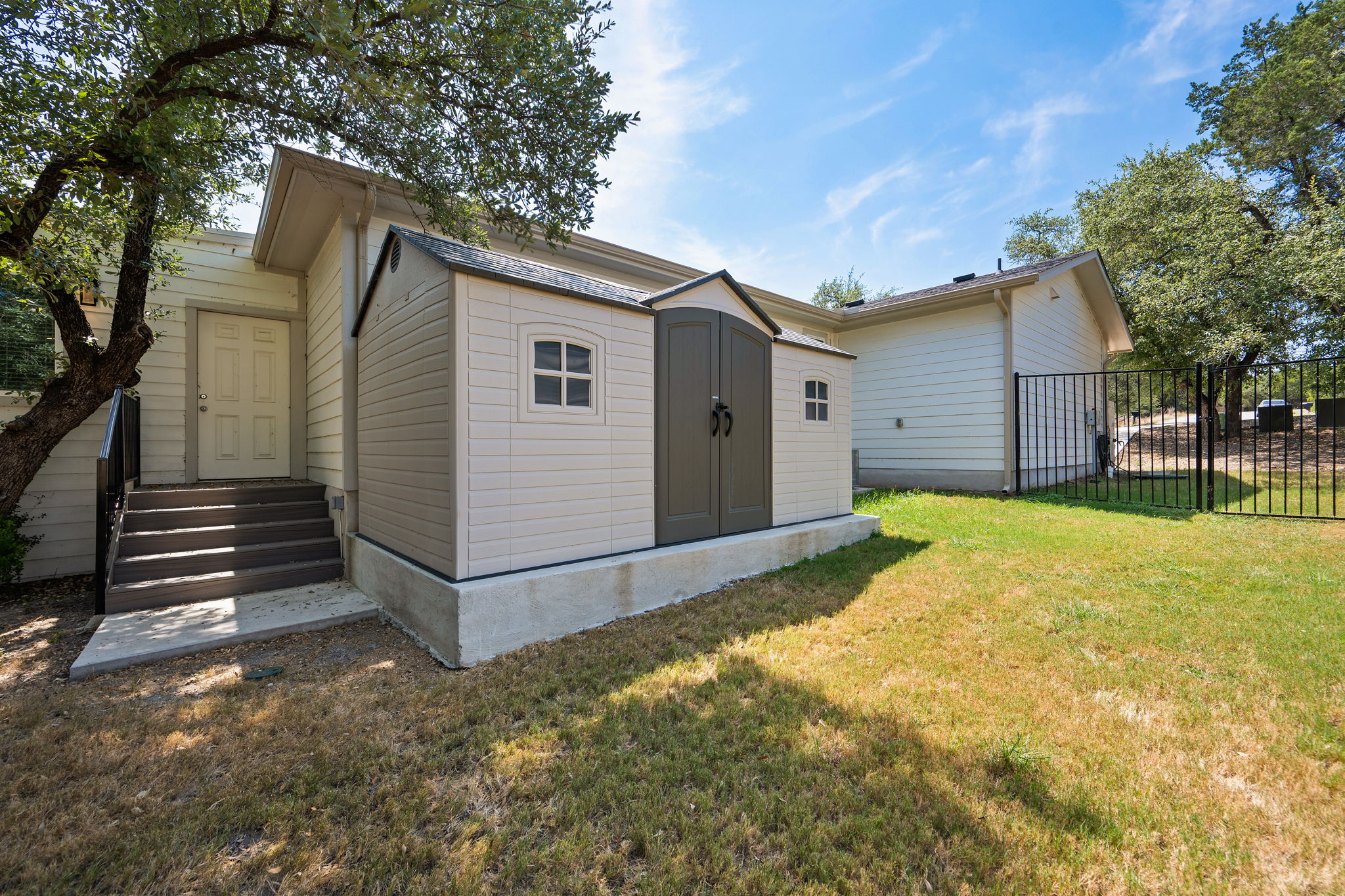 main property photo 26