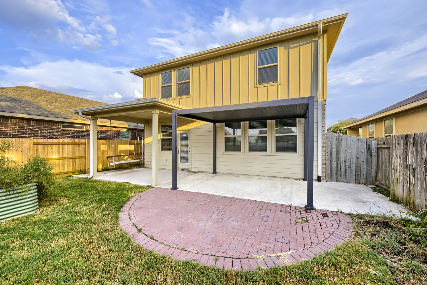 main property photo 30