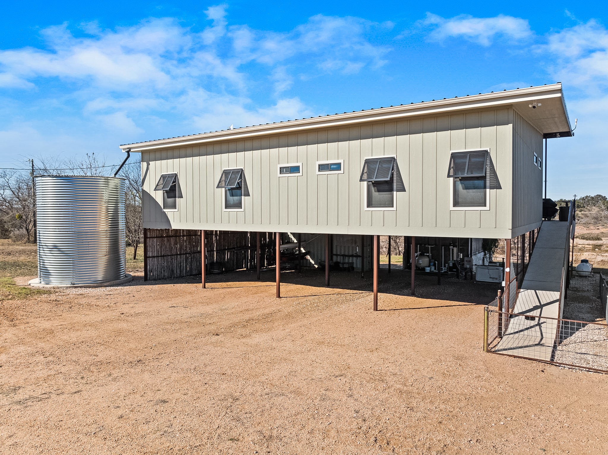 main property photo 9