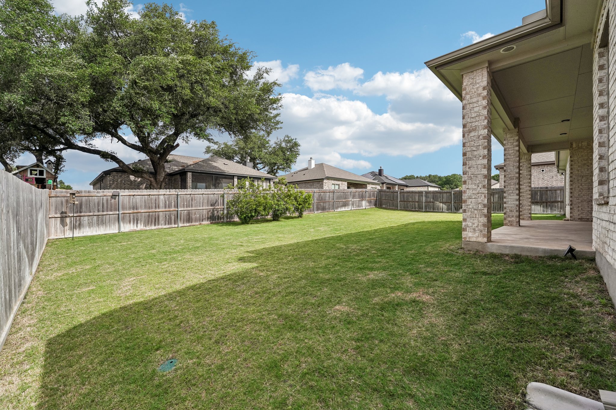 main property photo 31