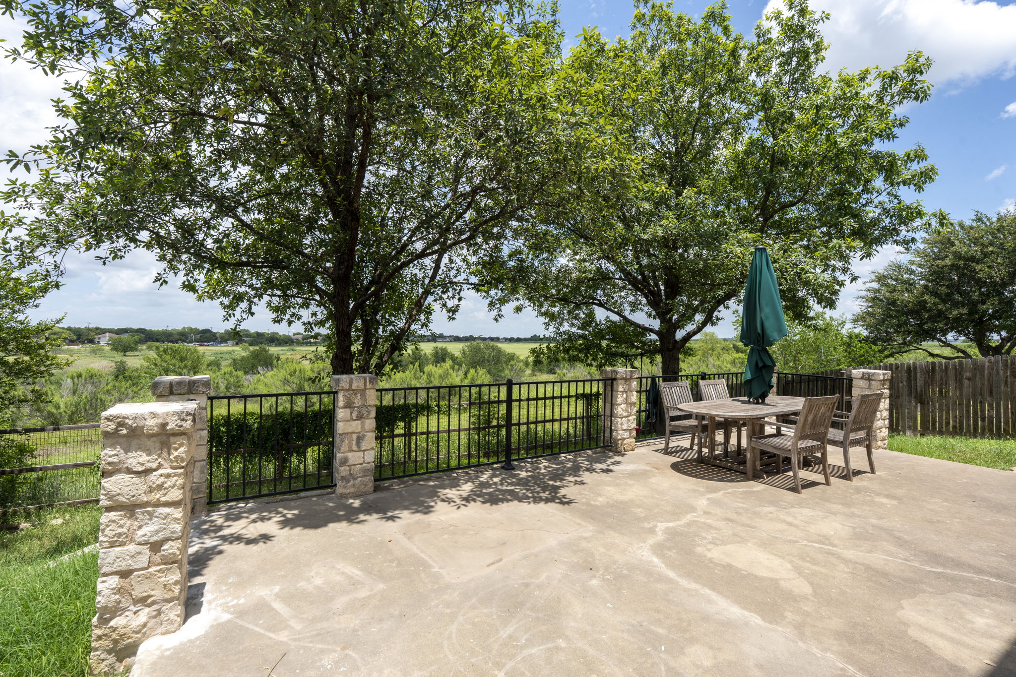 main property photo 33
