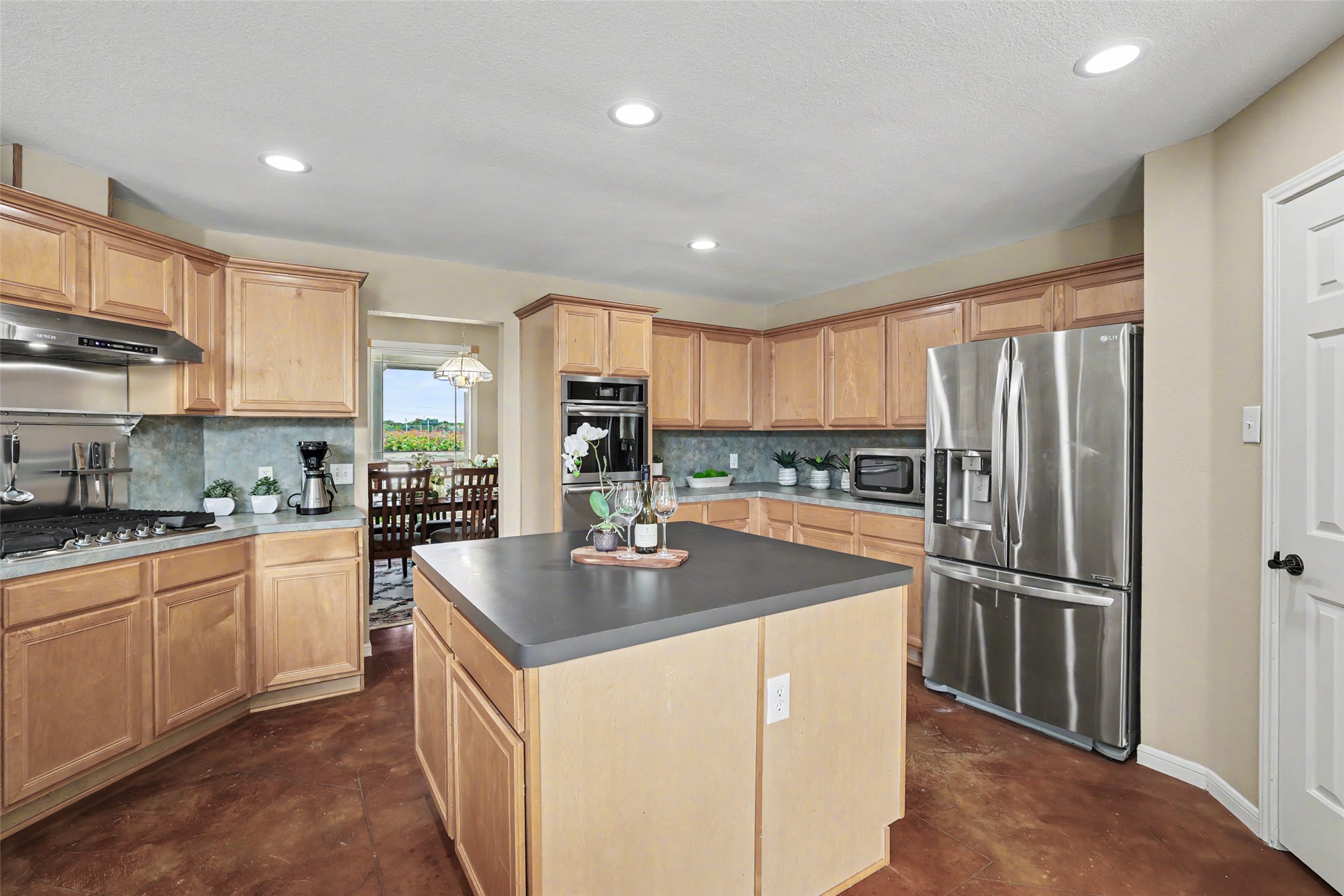 main property photo 10