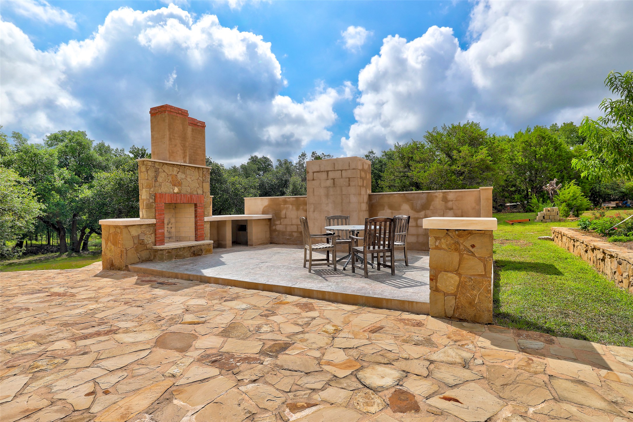 main property photo 30