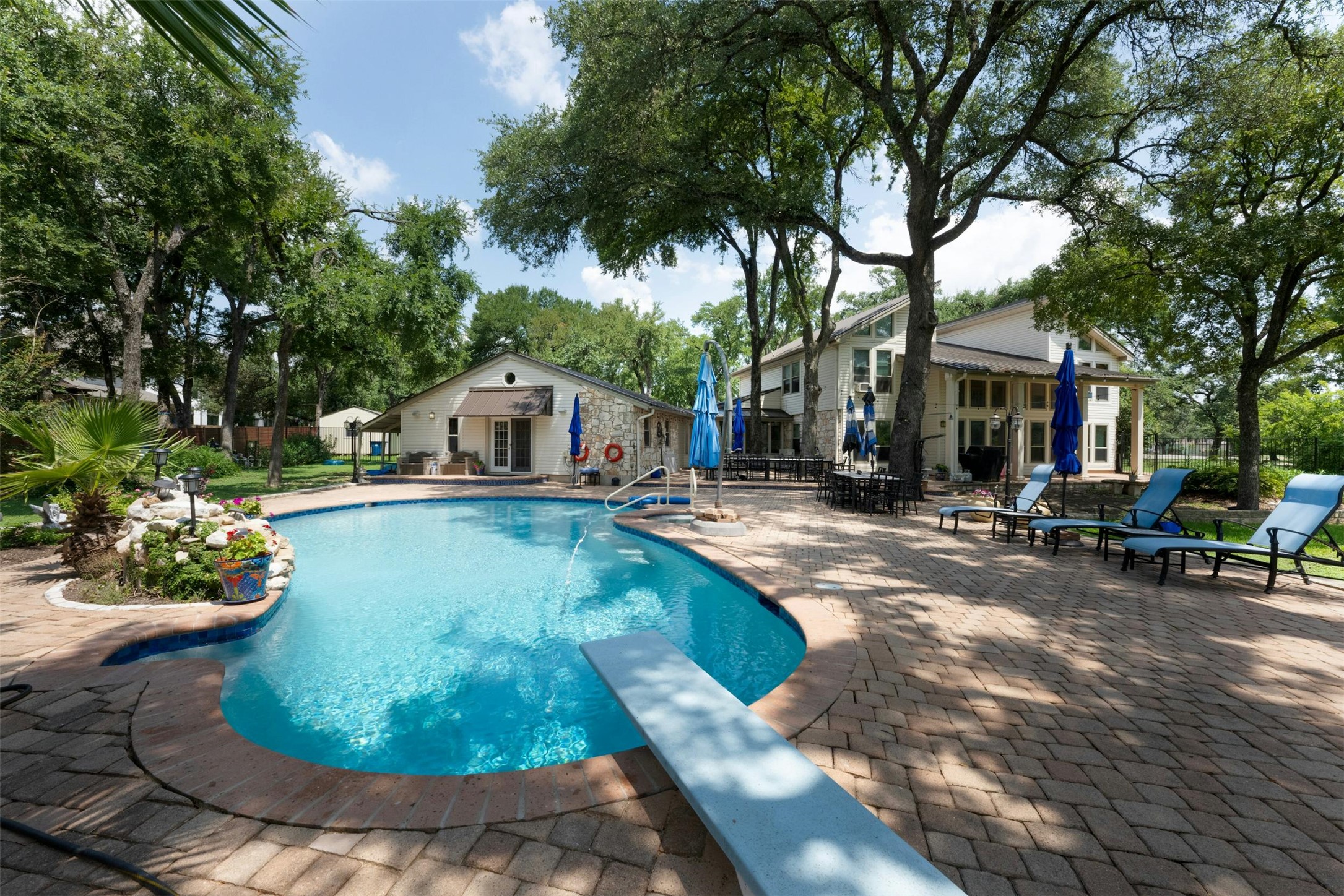 main property photo 19