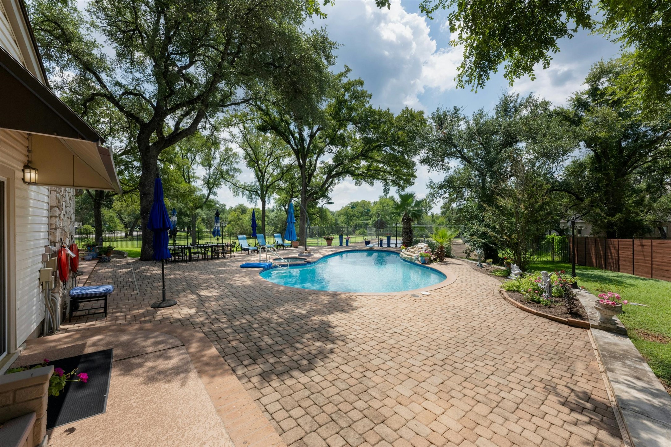 main property photo 22