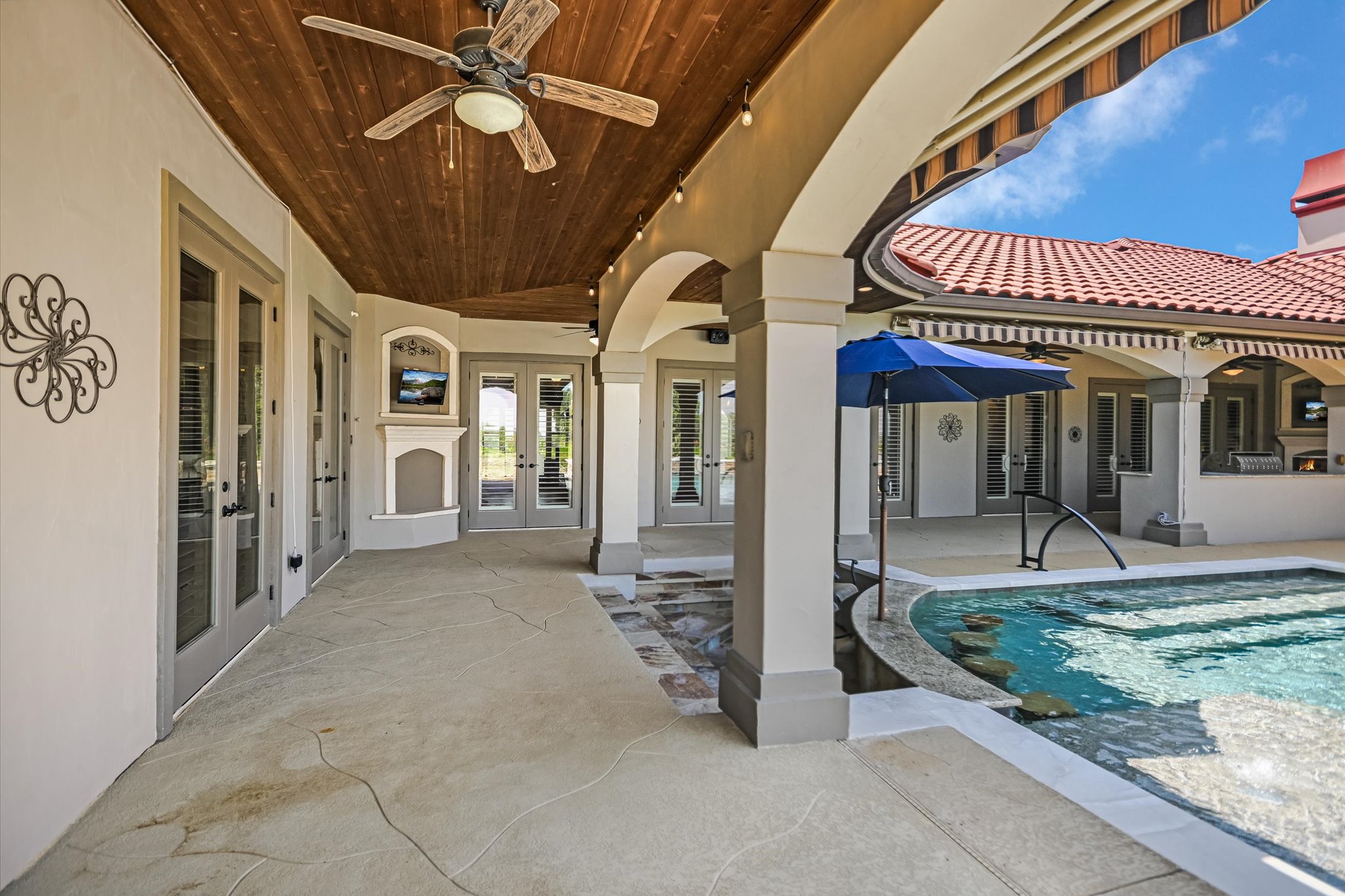 main property photo 25