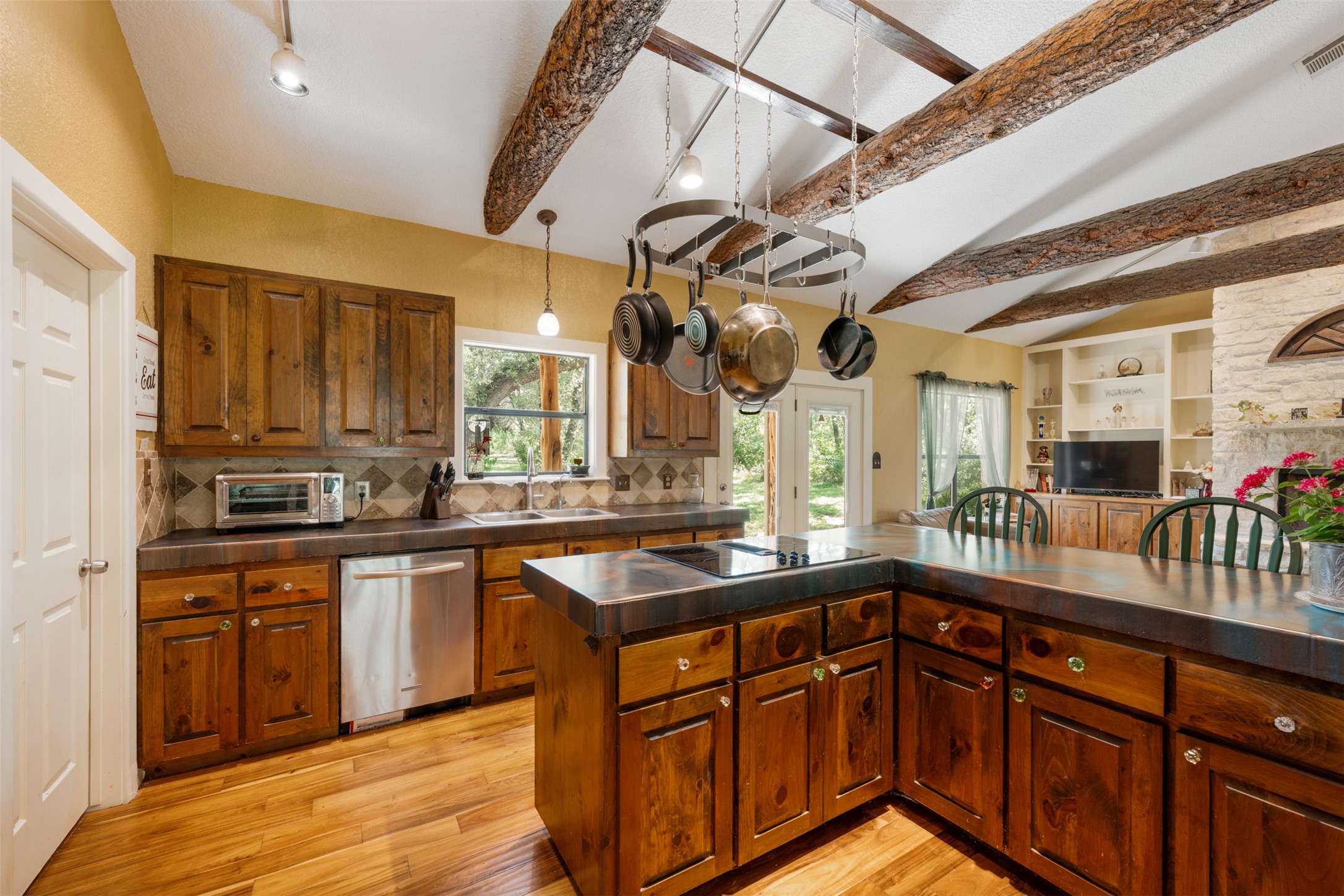 main property photo 7