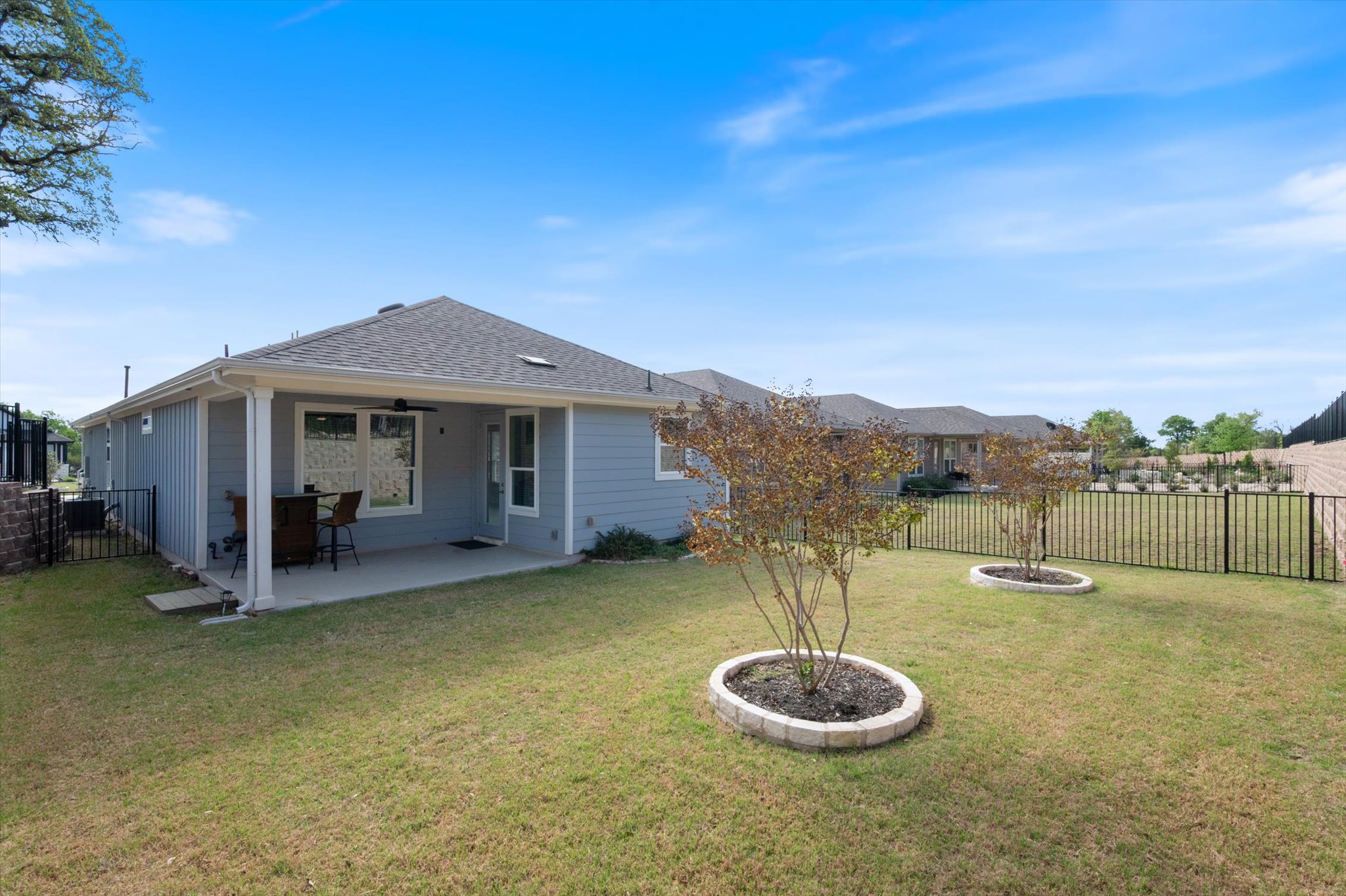 main property photo 28