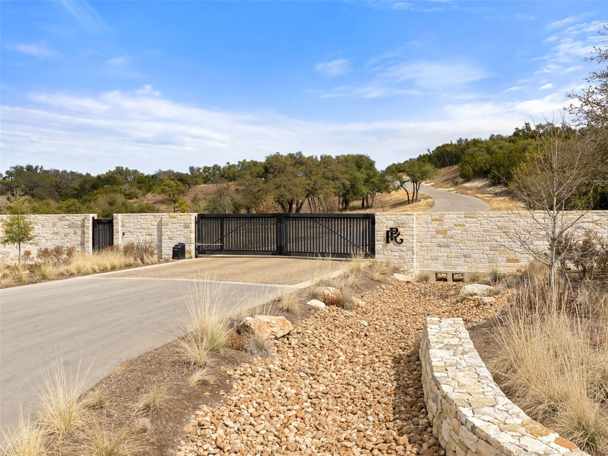 main property photo 25