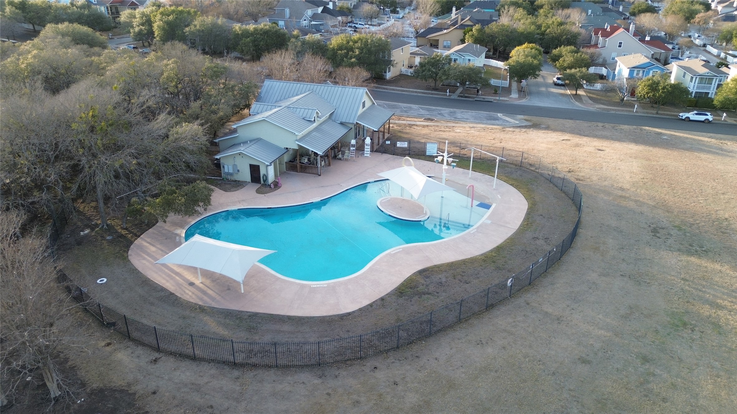 main property photo 8