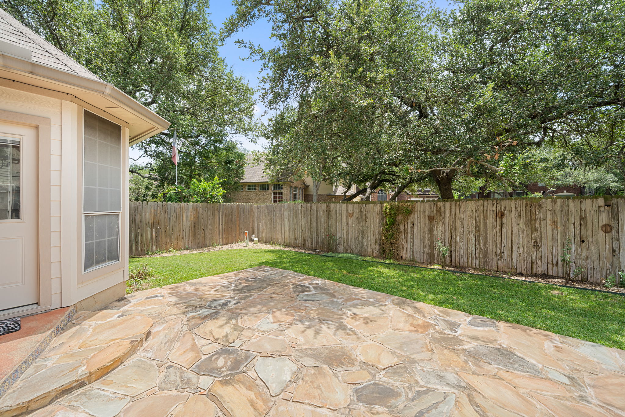 main property photo 25