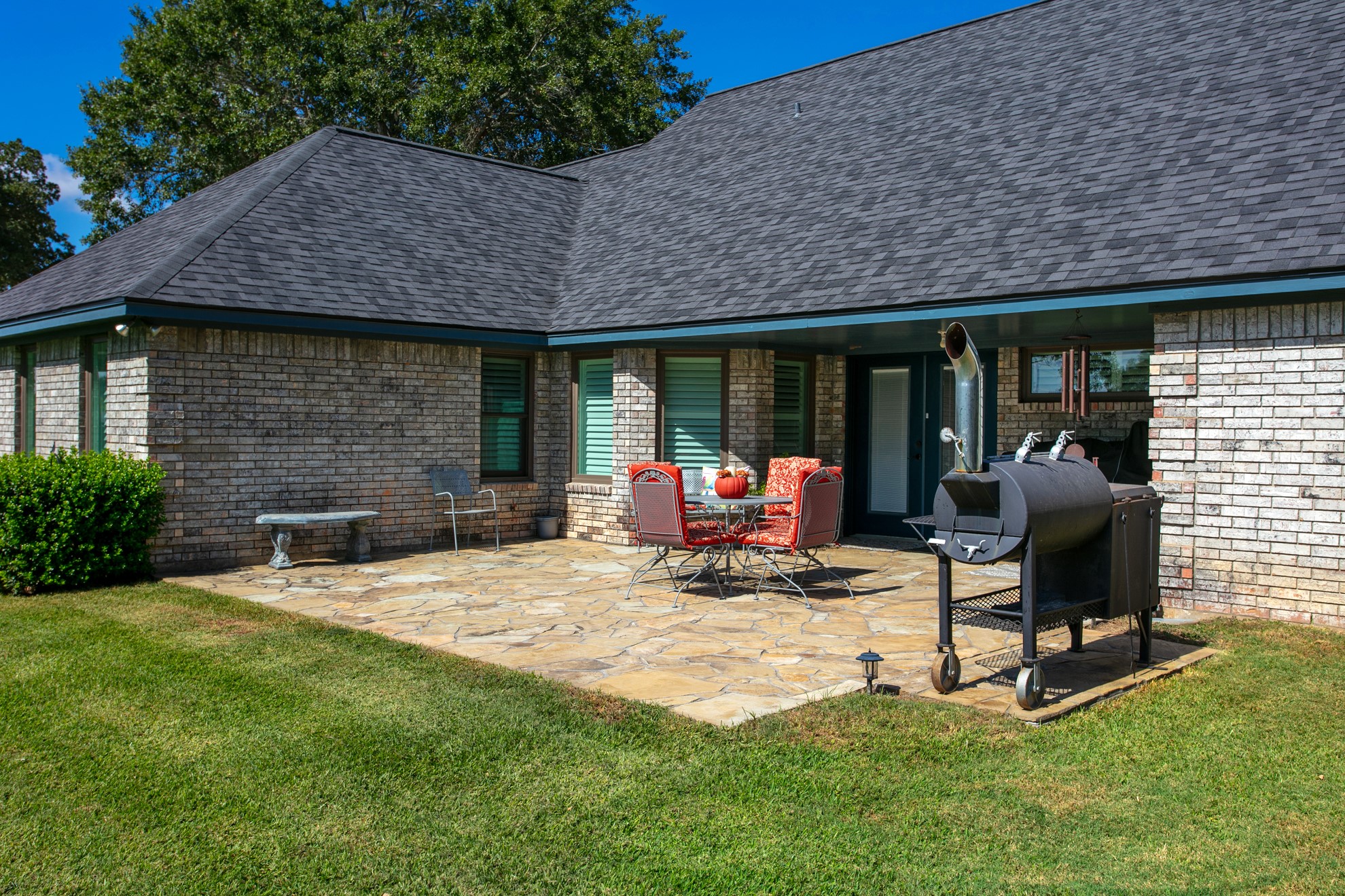 main property photo 25