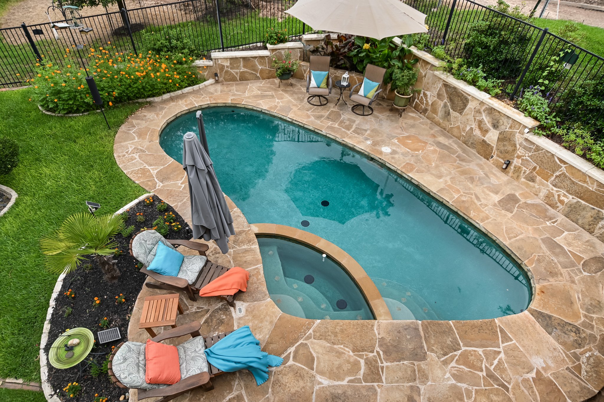 main property photo 17