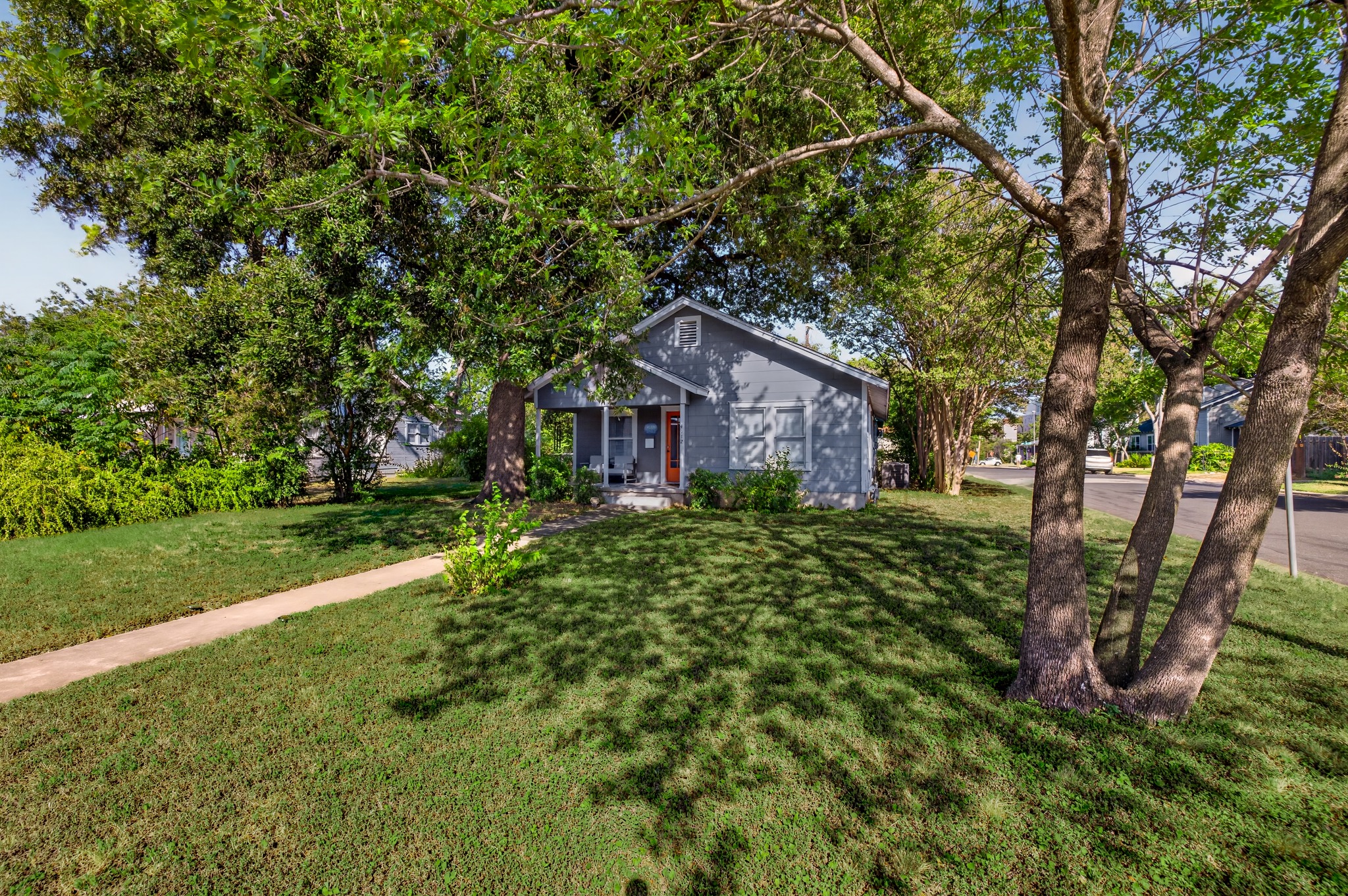 main property photo 25