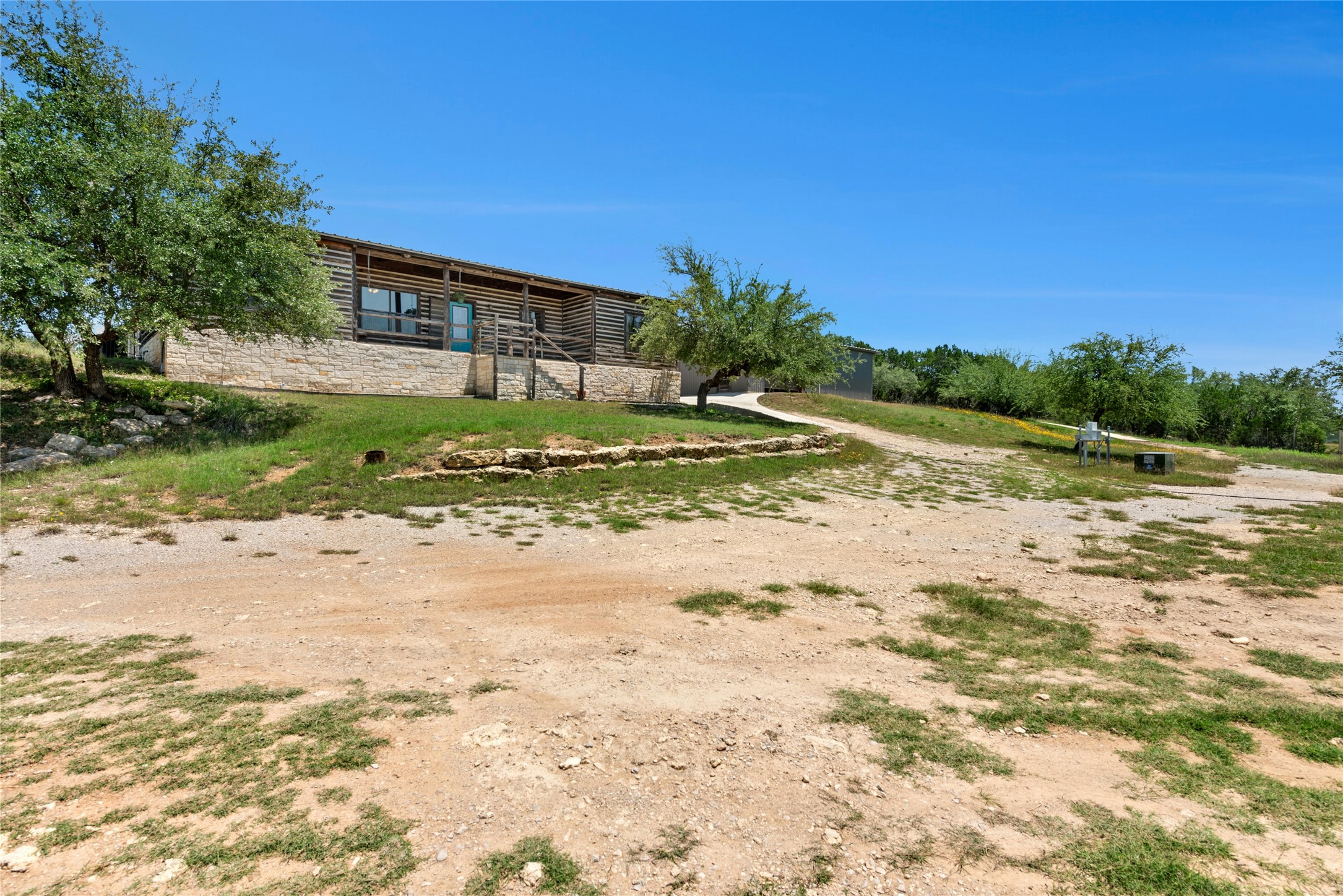 main property photo 33