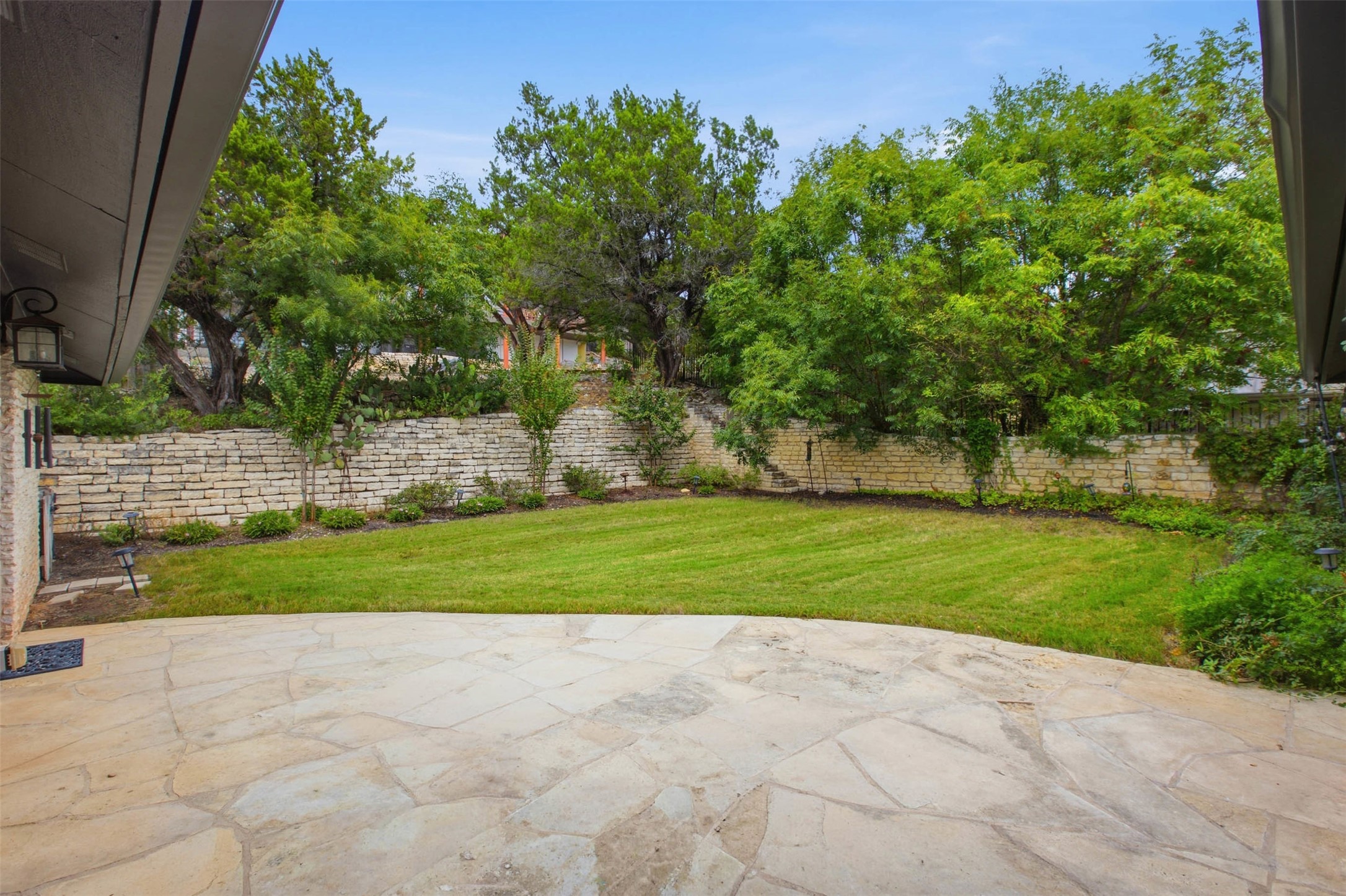 main property photo 23