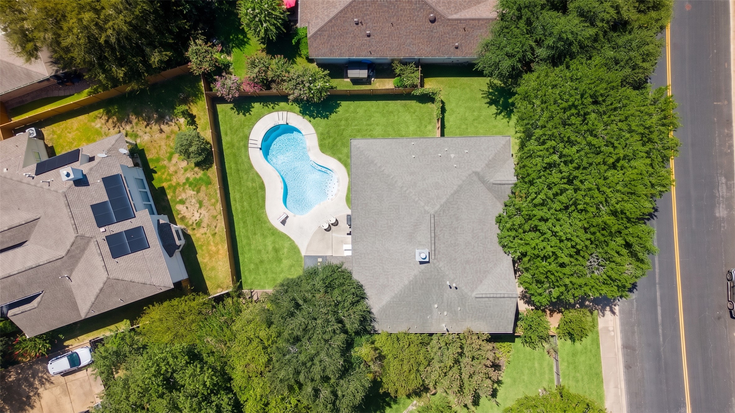 main property photo 35