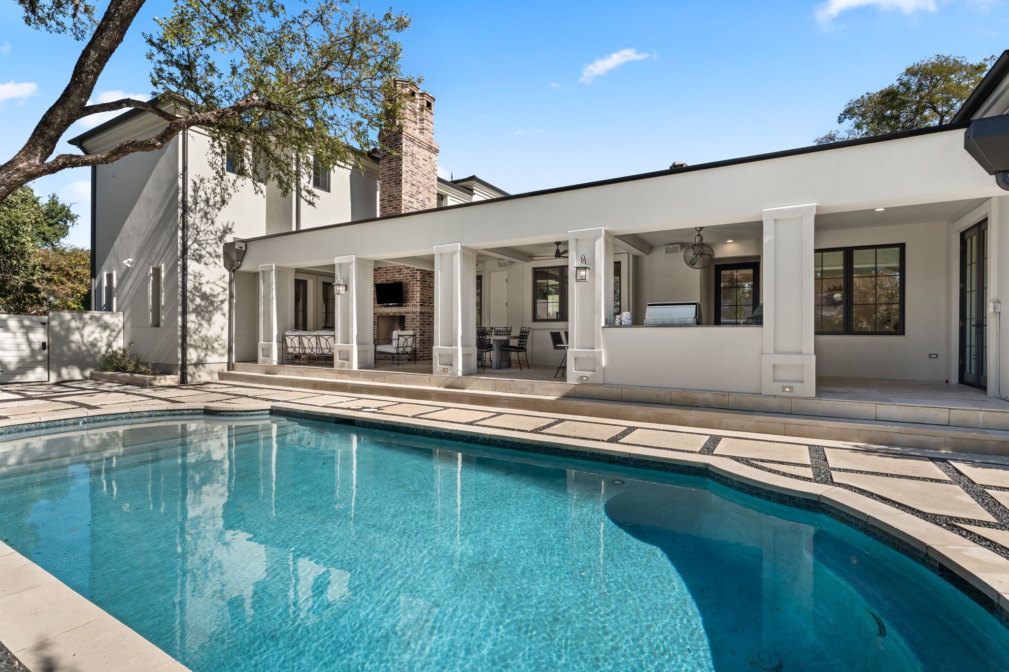 main property photo 28