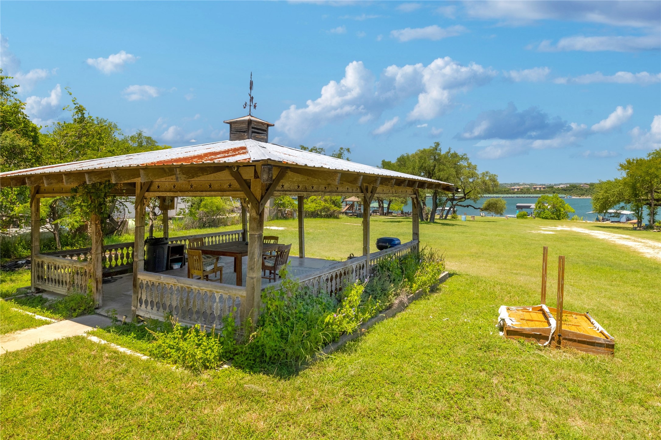 main property photo 9