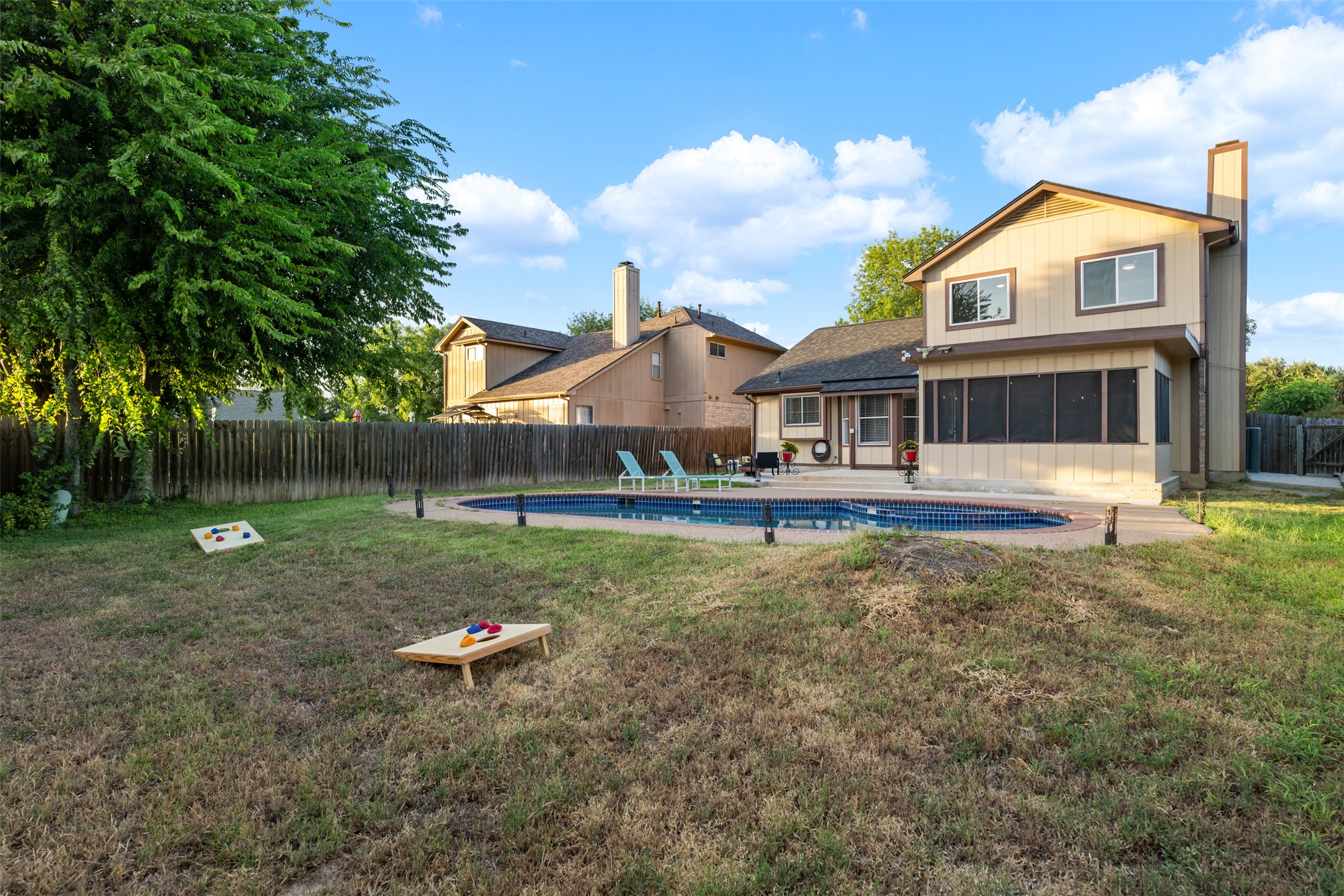 main property photo 13