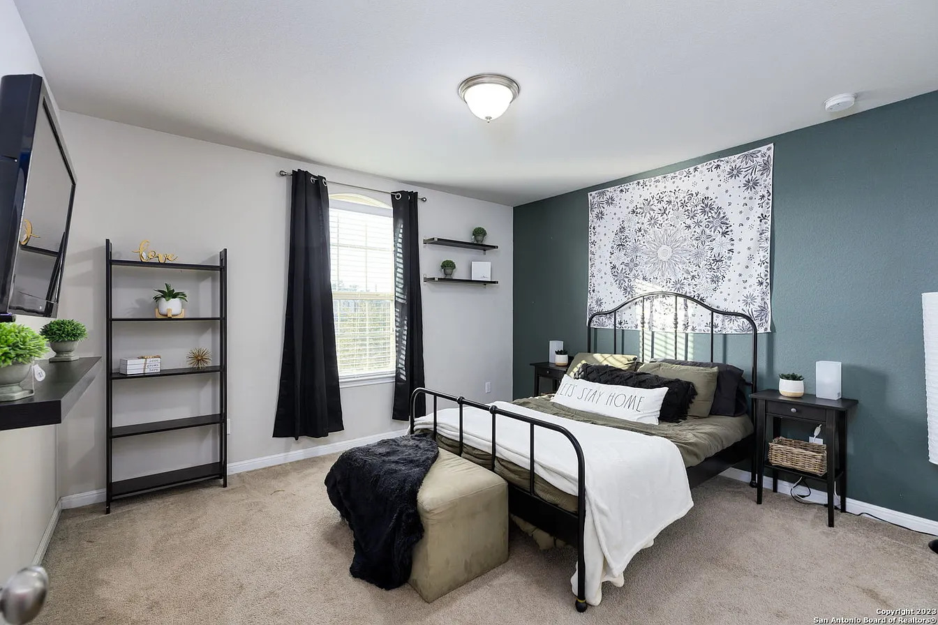 main property photo 11