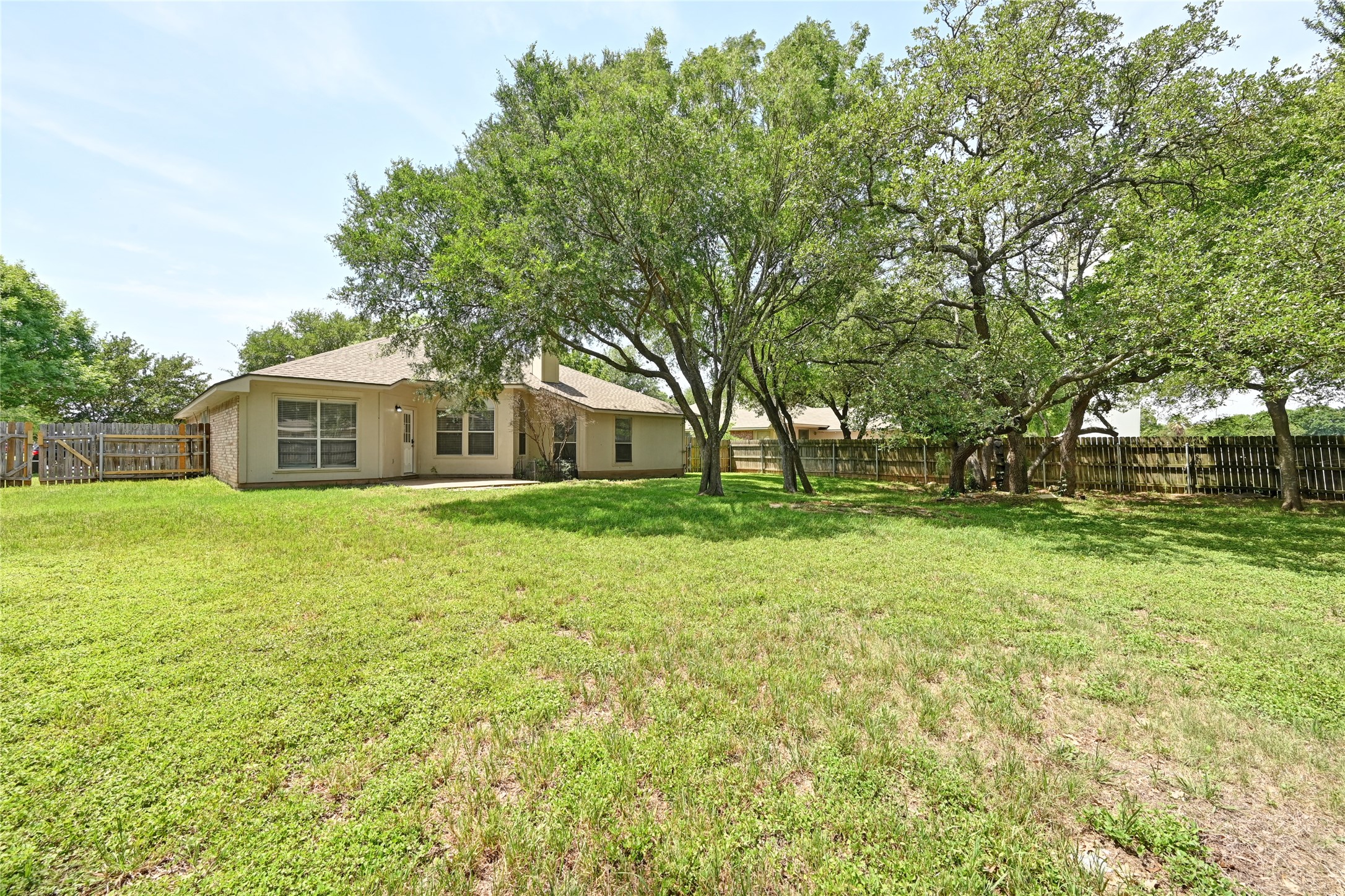 main property photo 28
