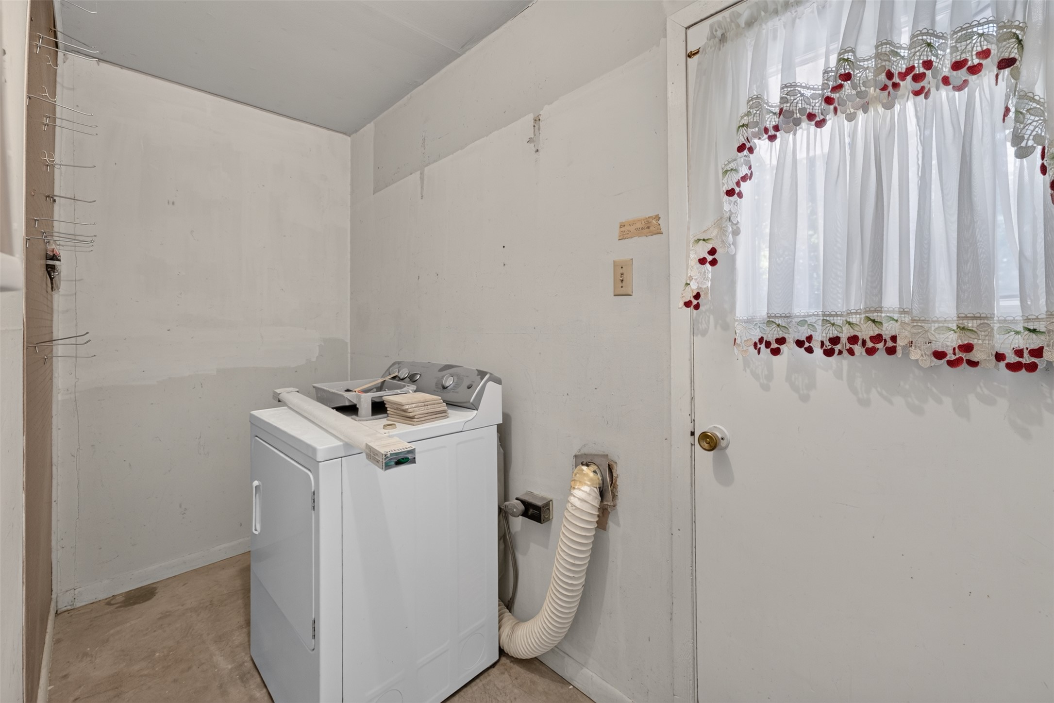 main property photo 27