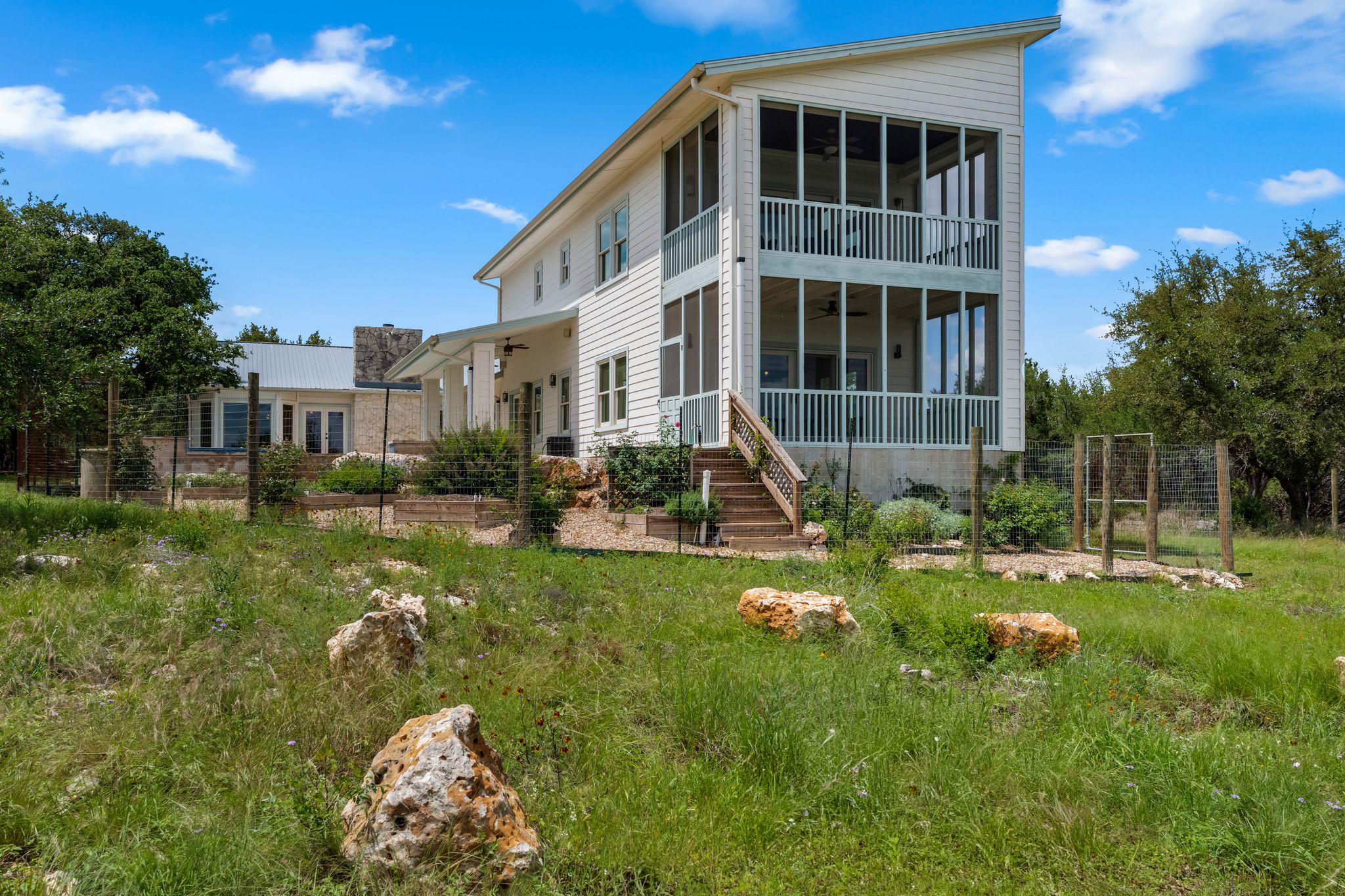 main property photo 31