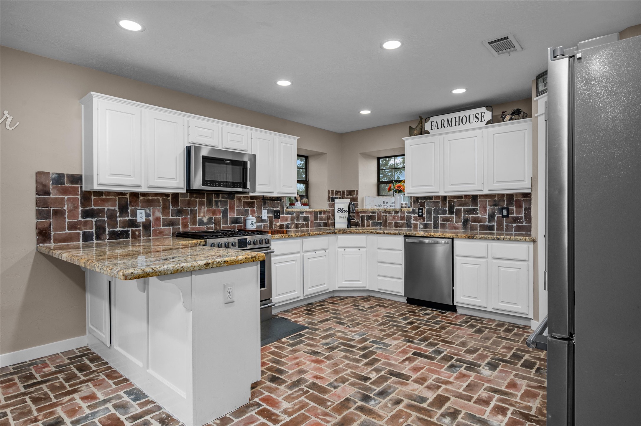 main property photo 20