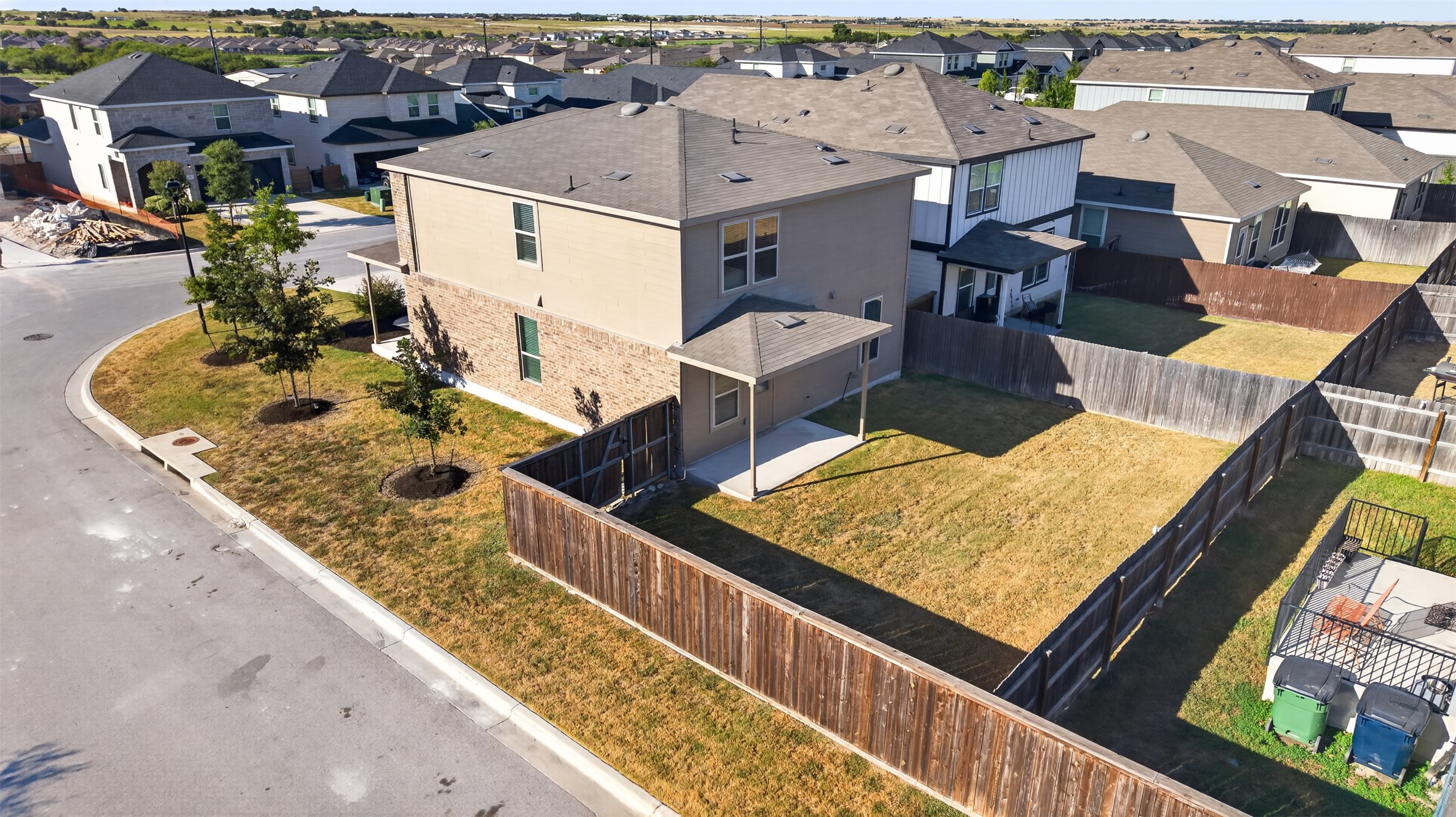 main property photo 30