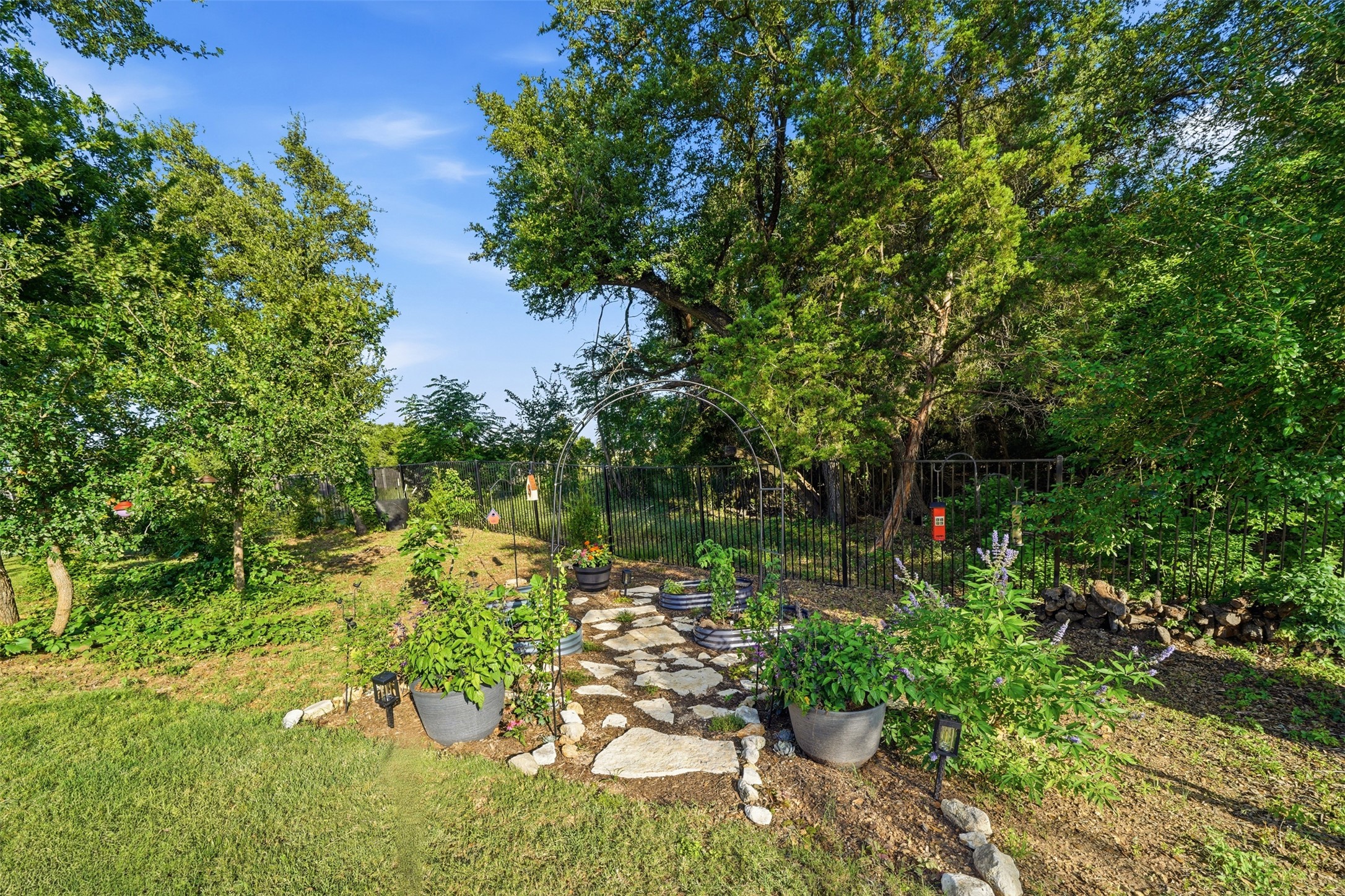 main property photo 34