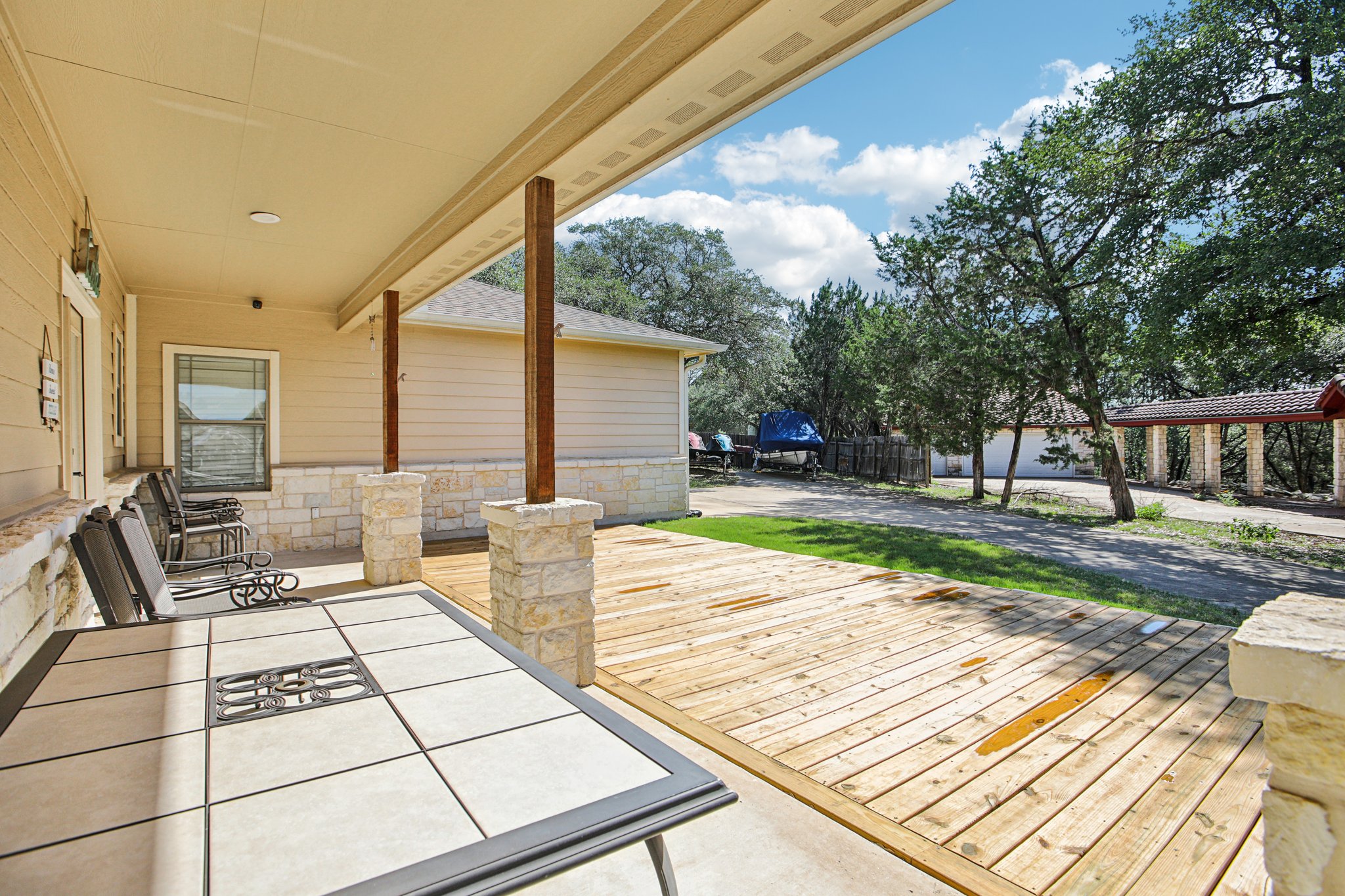 main property photo 28