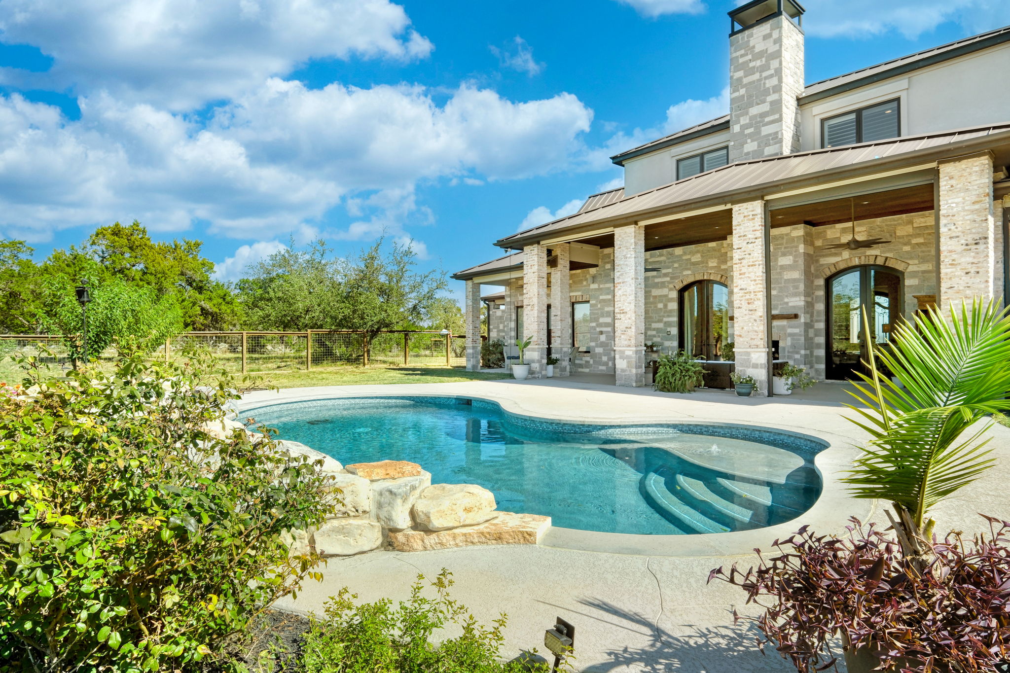 main property photo 28
