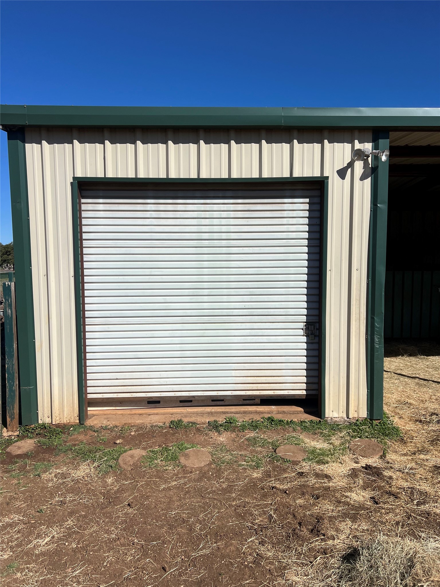 main property photo 28