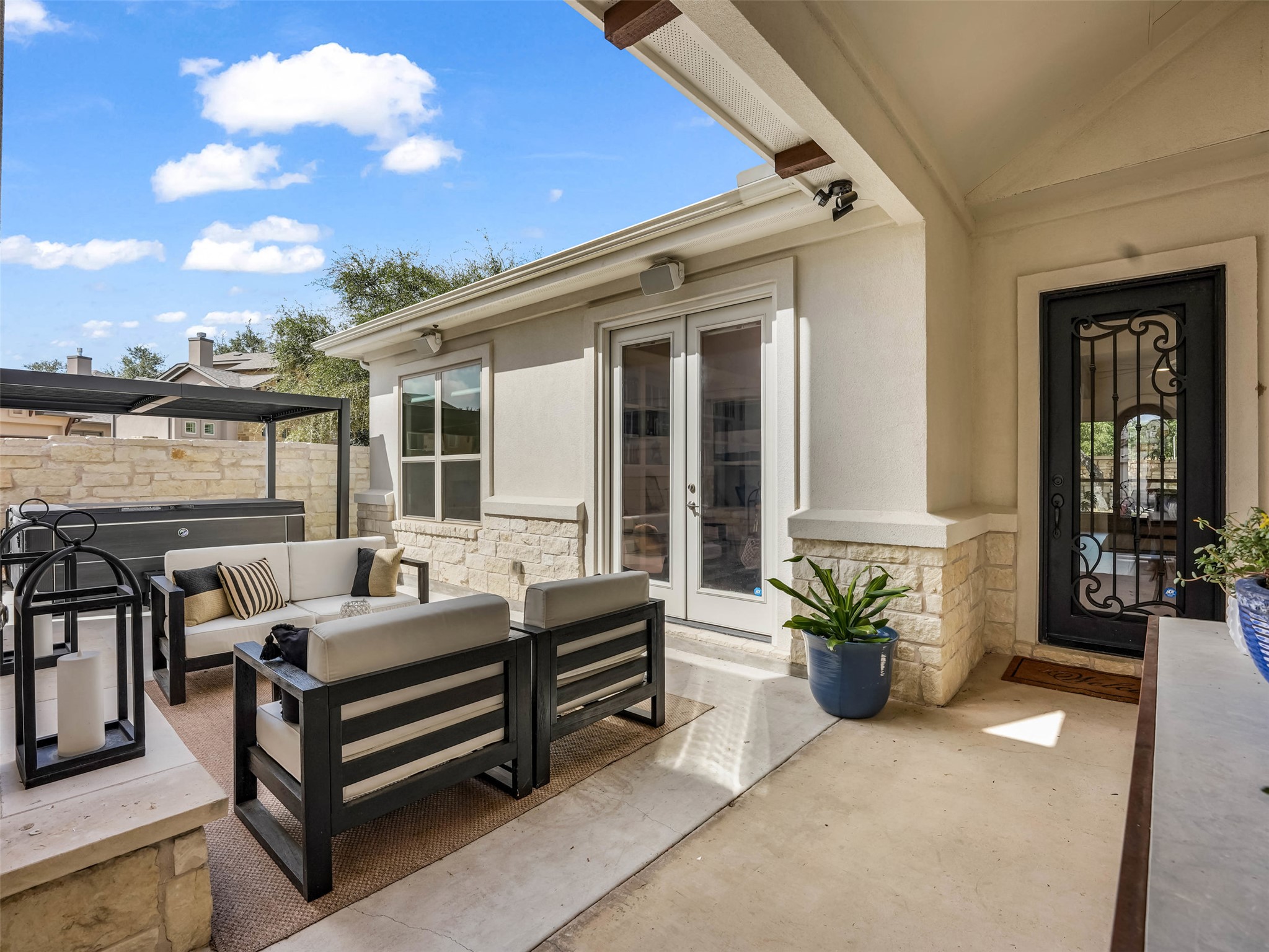 main property photo 17