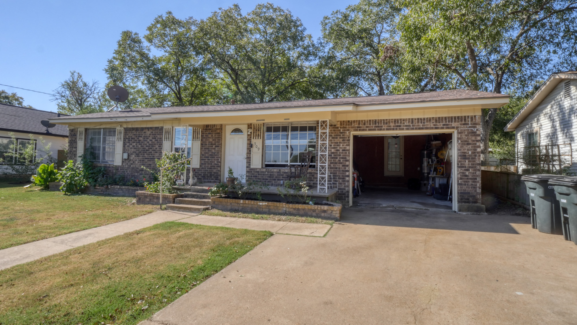 main property photo 25