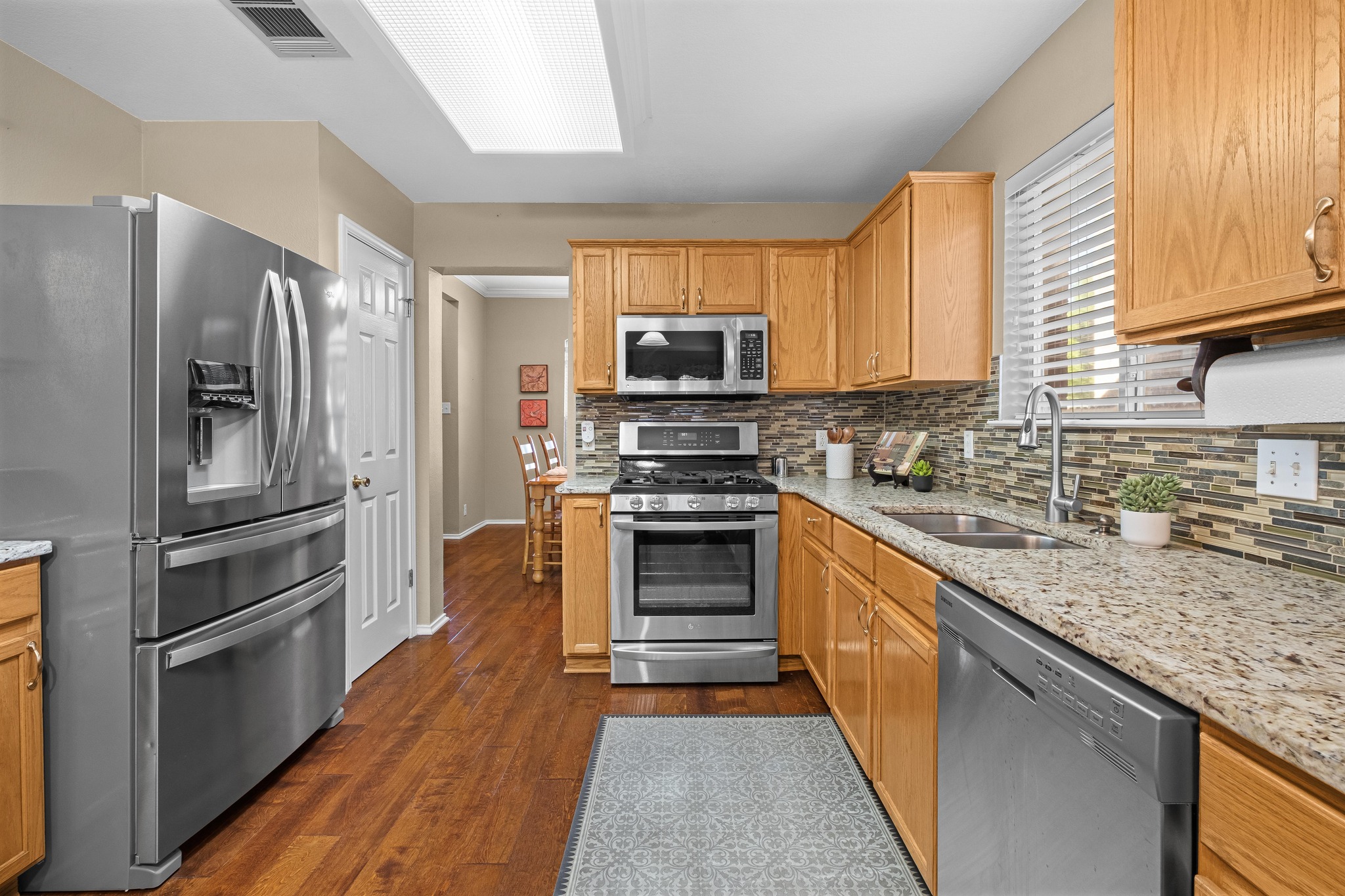 main property photo 6