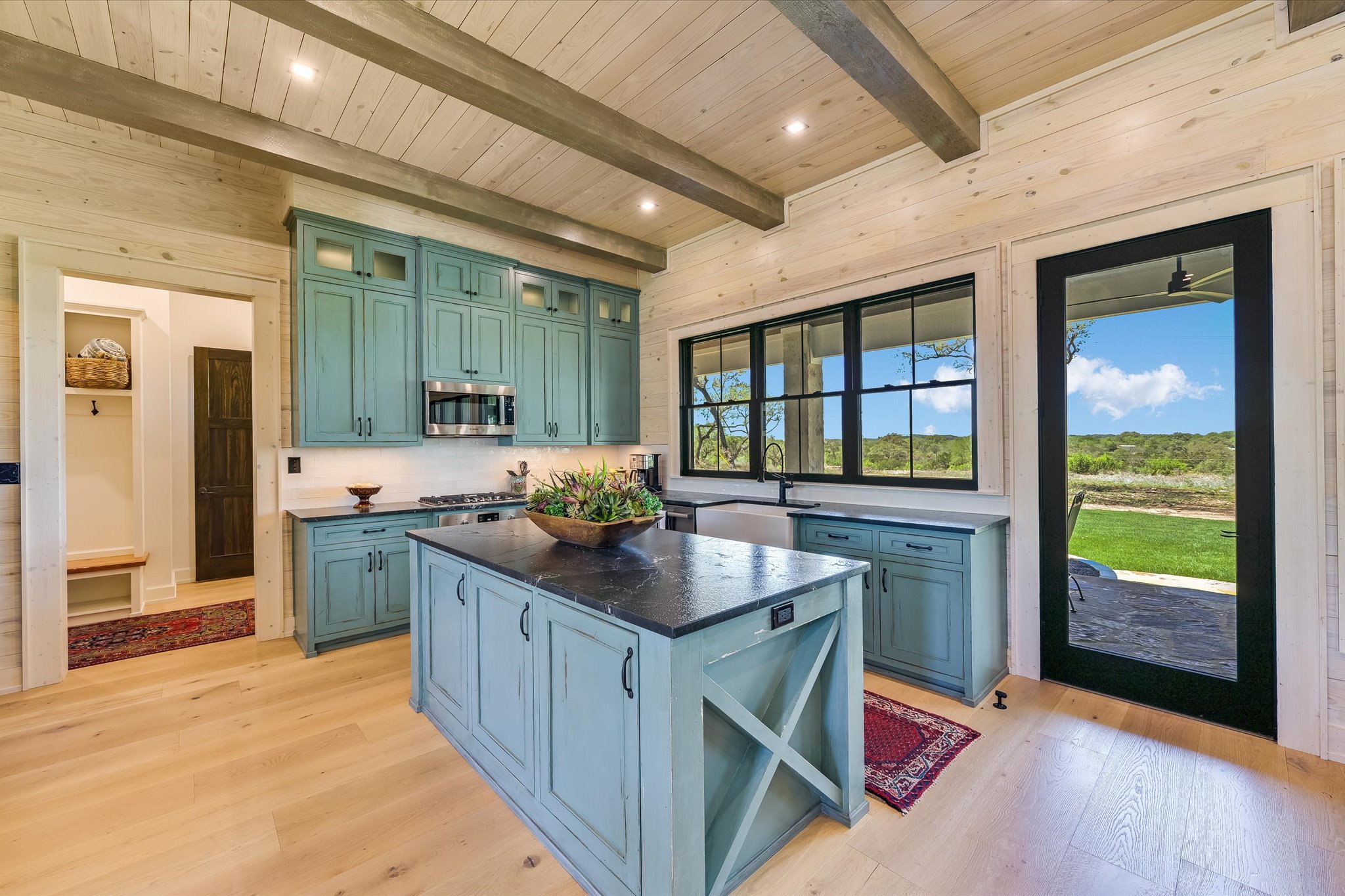 main property photo 5