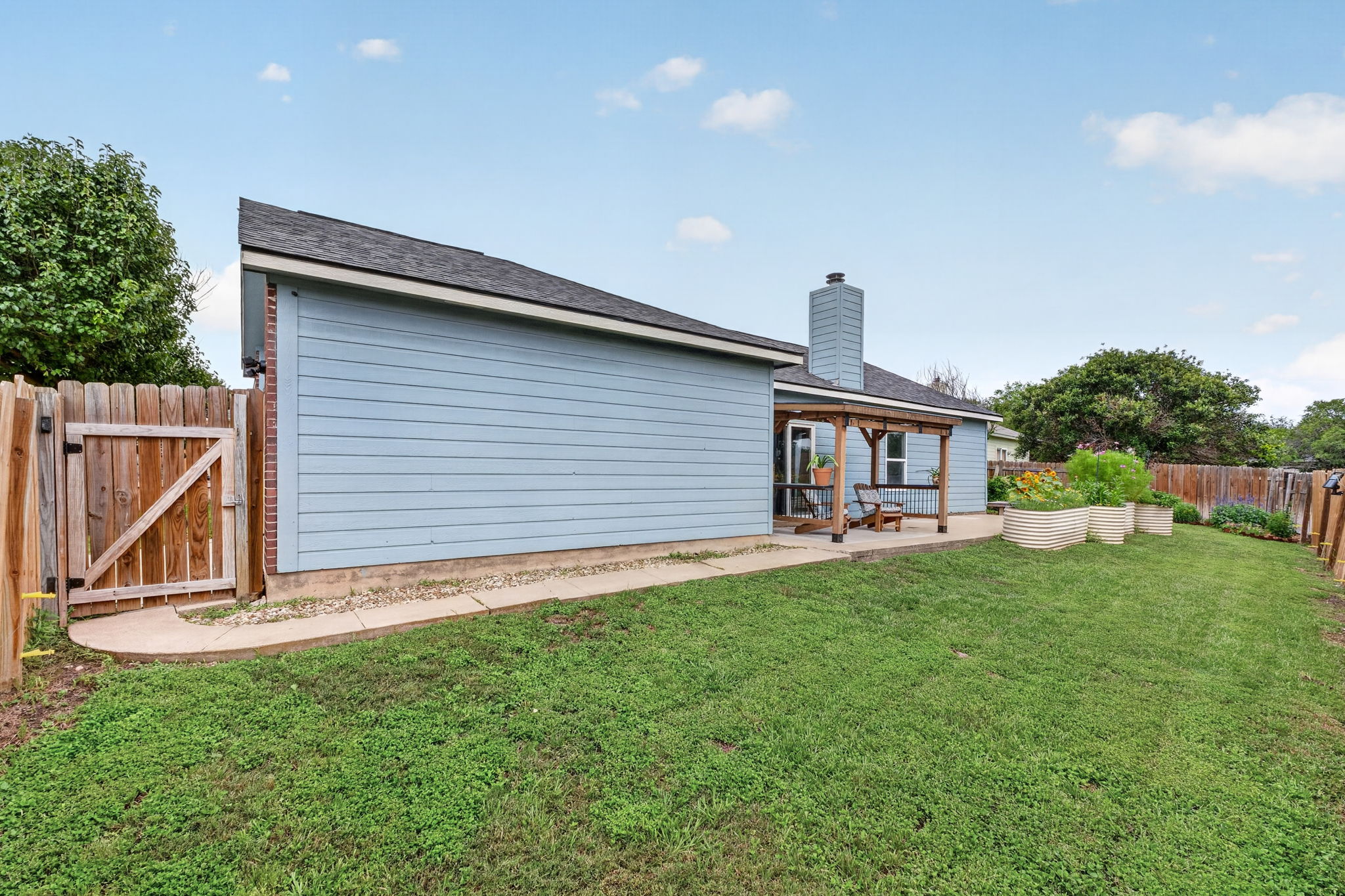 main property photo 18