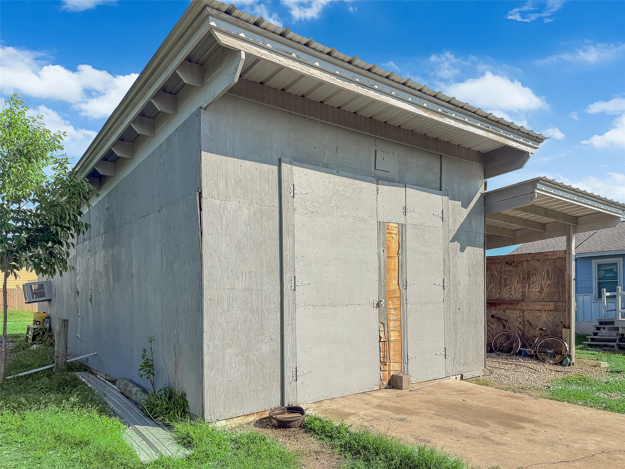 main property photo 16