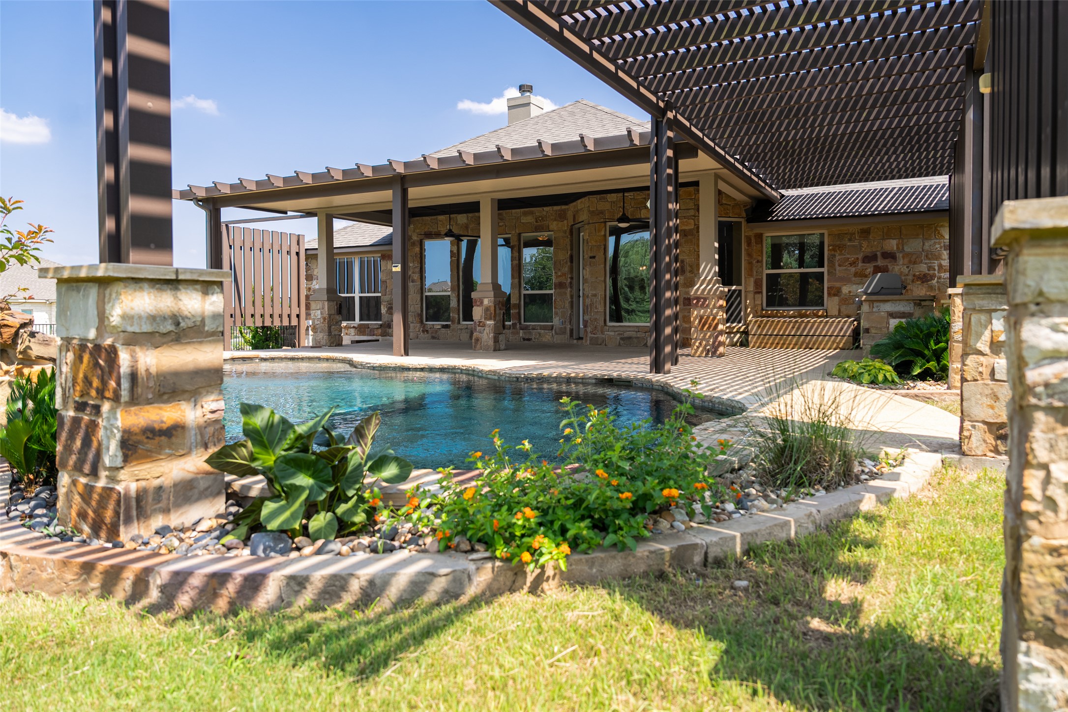 main property photo 33