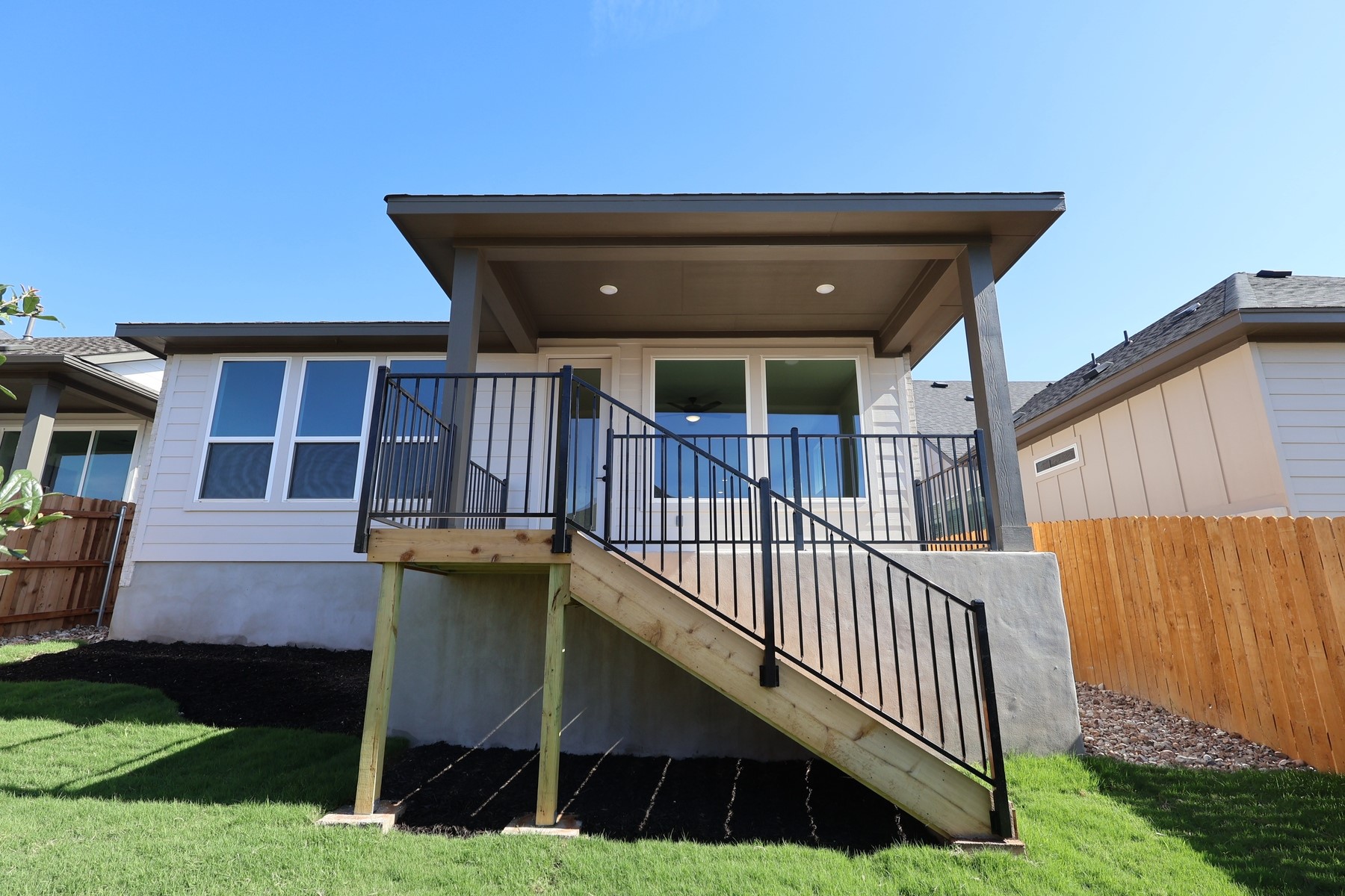 main property photo 18