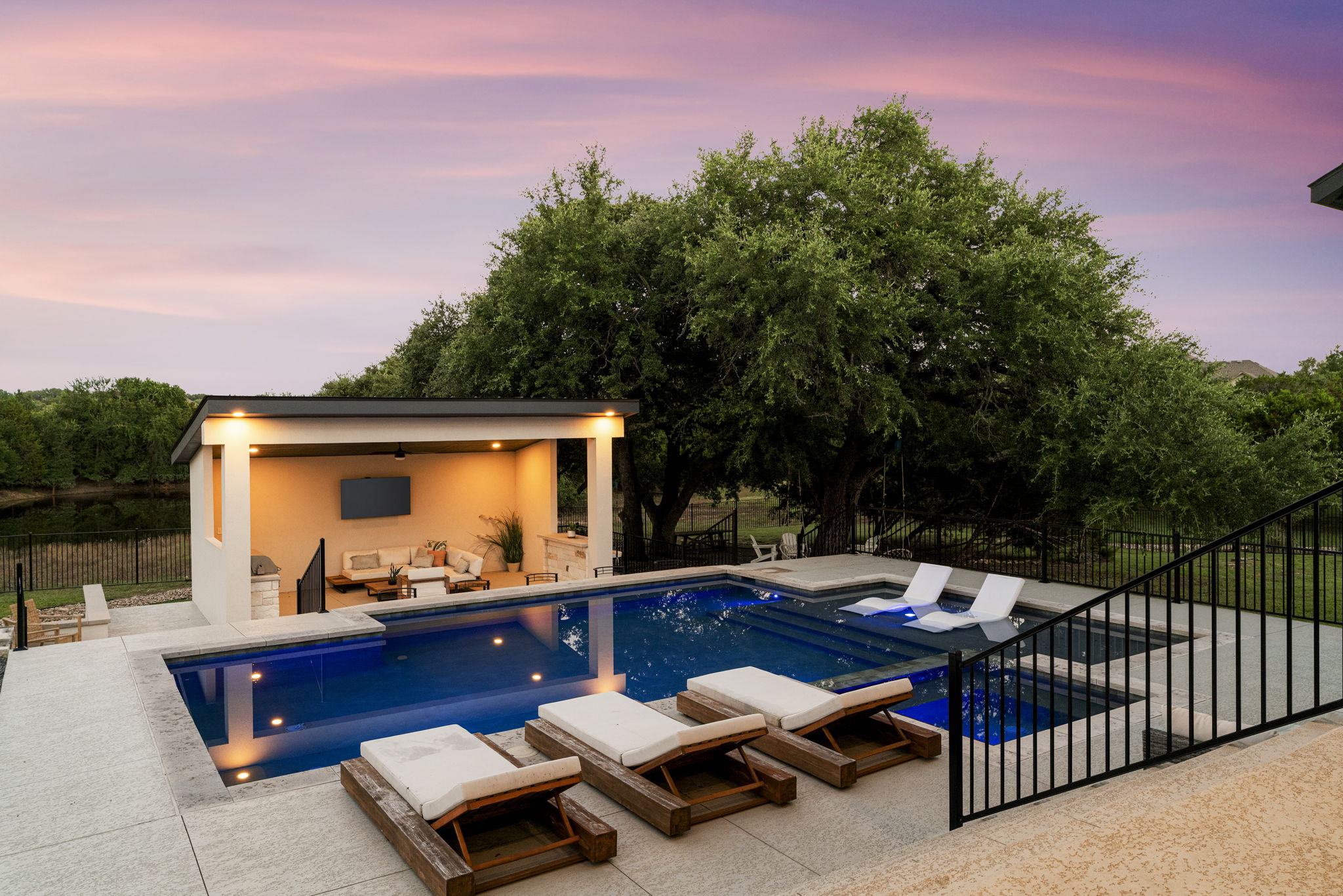 main property photo 33