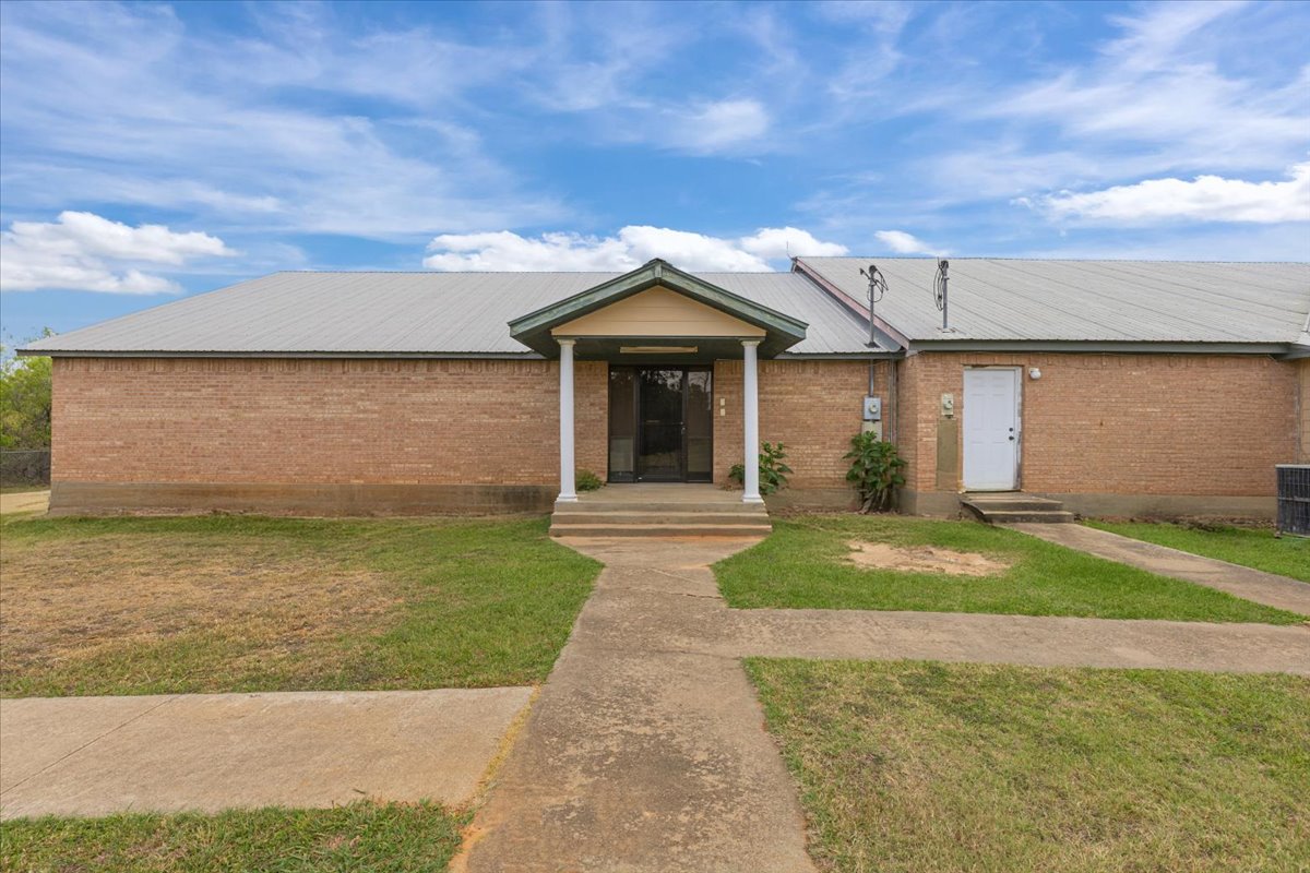 main property photo 28