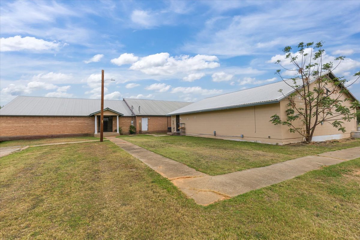main property photo 31