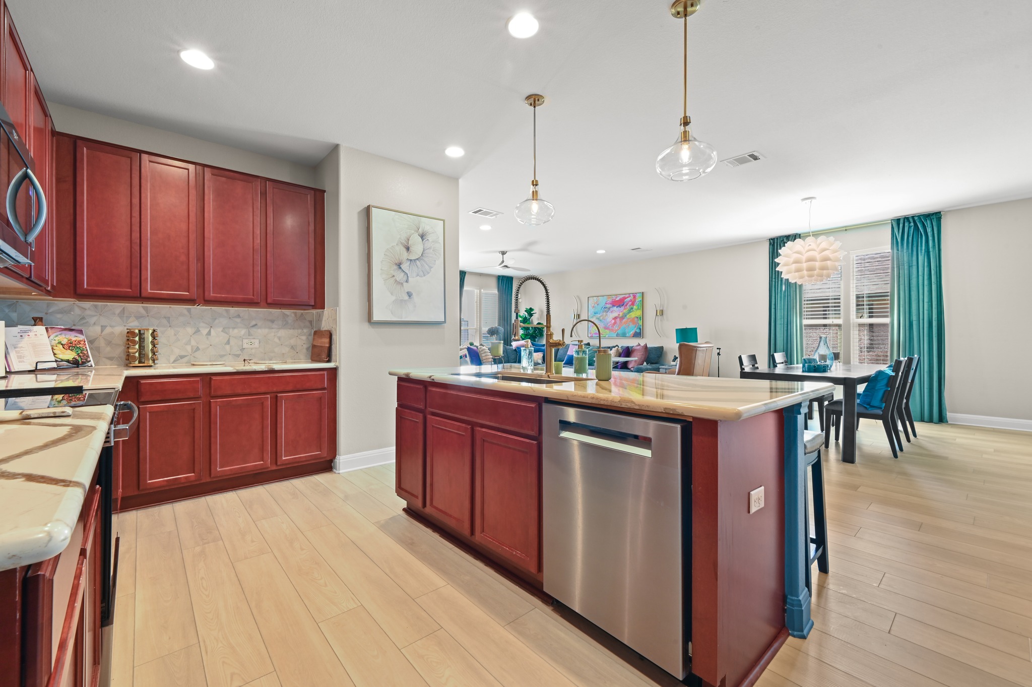 main property photo 13
