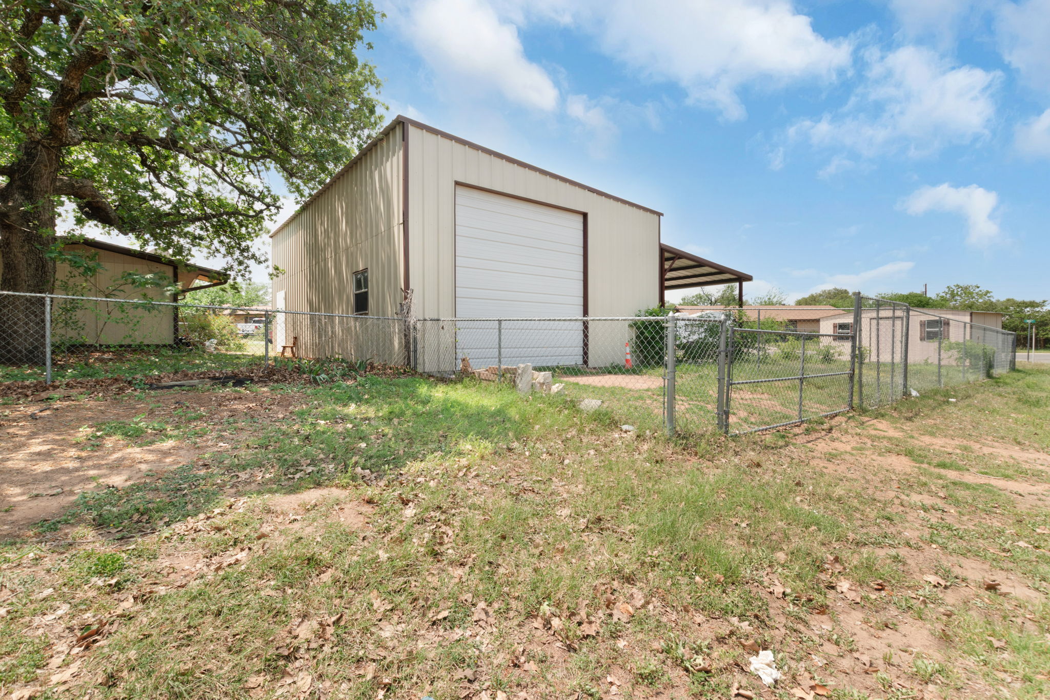 main property photo 25